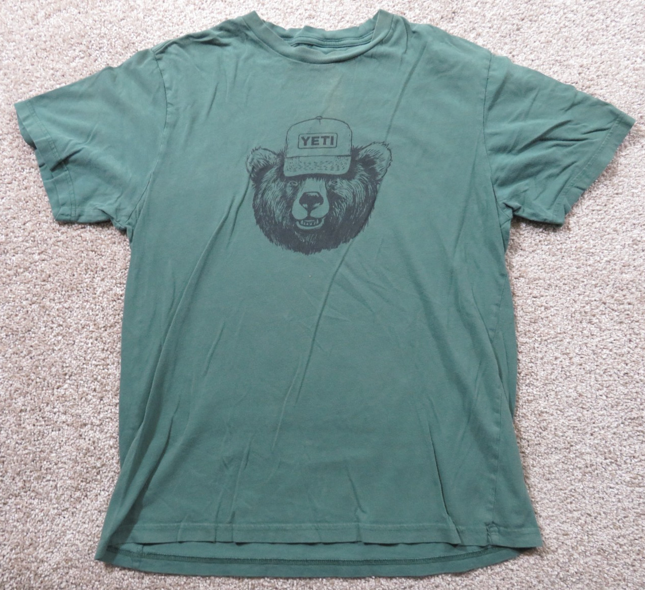 VTG Yeti Coolers Built For the Wild Bear Hat Grizzley Camping Green T-Shirt M
