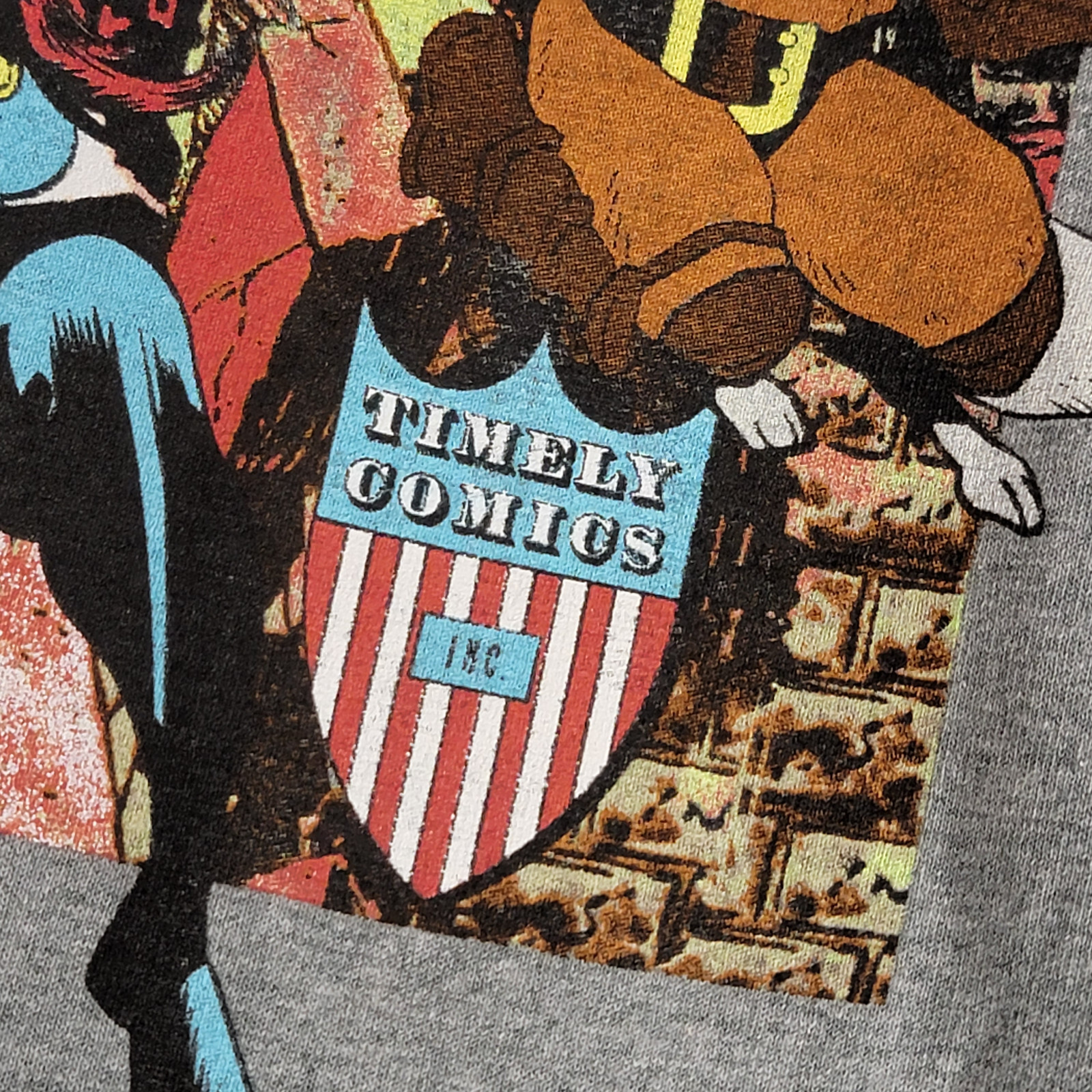 MARVEL COMICS Shirt Mens Large Gray Golden Age Avengers HULK CPT AMERICA NWT