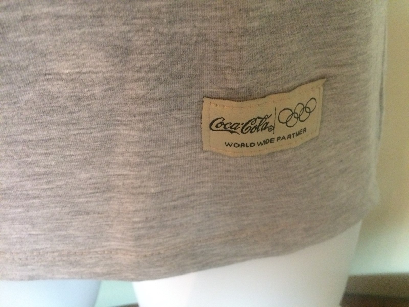 T-SHIRT L 94% Cotton GRAY- COCA COLA PARTNER OF THE OLYMPICS 20012 OFFICIAL f