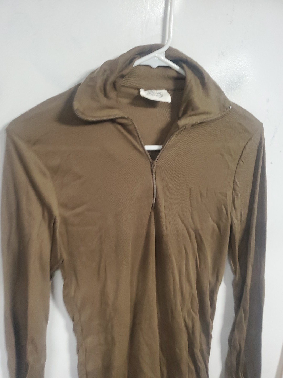 Bin# Cold Weather Undershirt Small Brown 1/4 Zip Long Sleeve 100% Polyester
