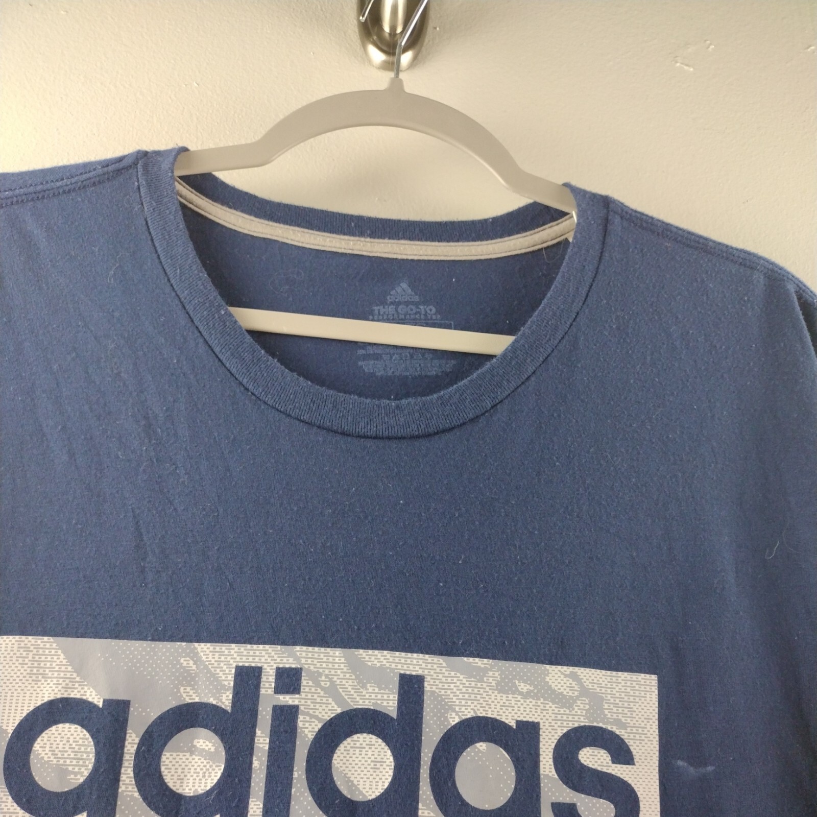 Adidas Men’s XL The Go To Performance Tee Short Sleeve Crew Neck Blue Logo