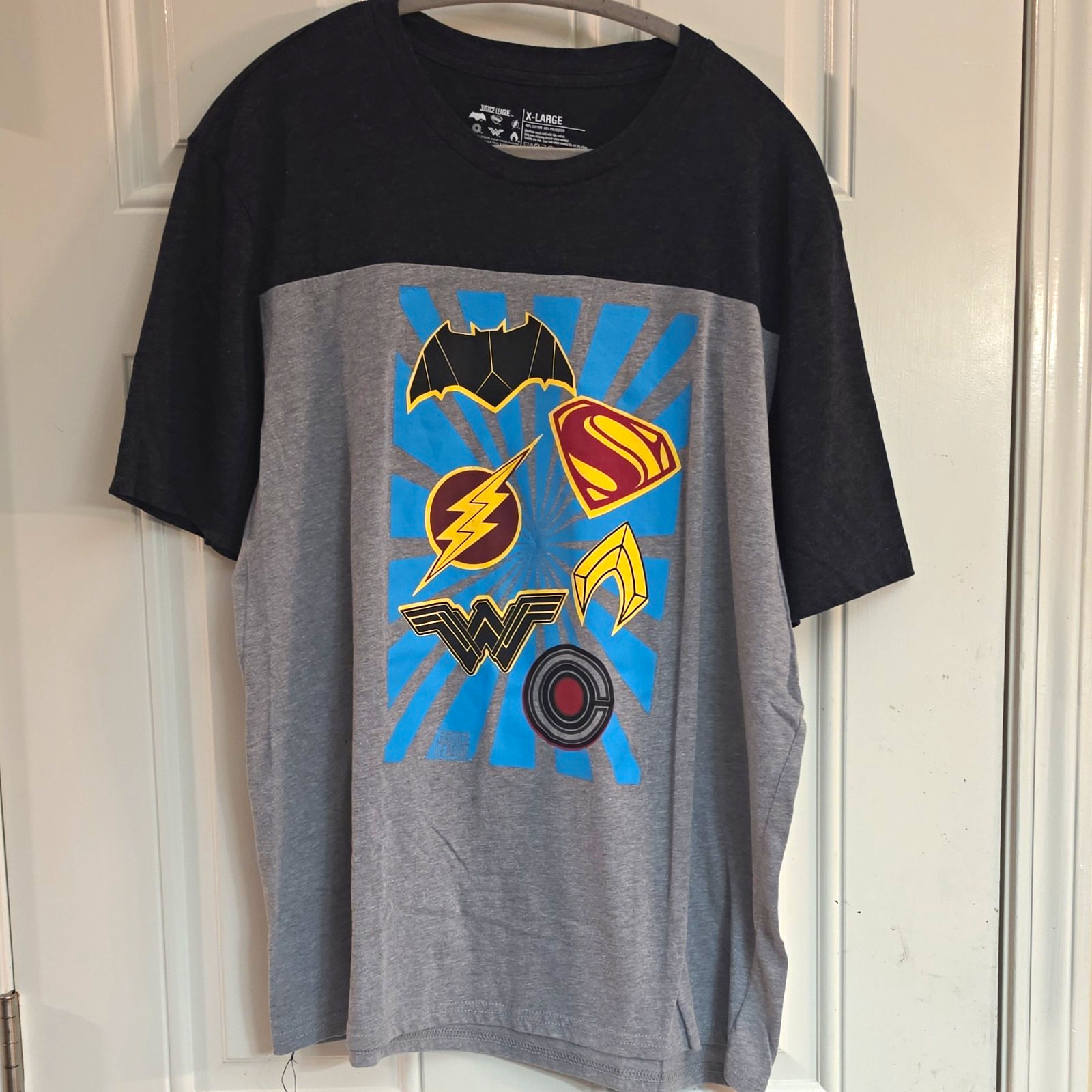 Justice League DC Superheroes Graphic Logo Black/Gray Men’s XL Crew Neck T-Shirt