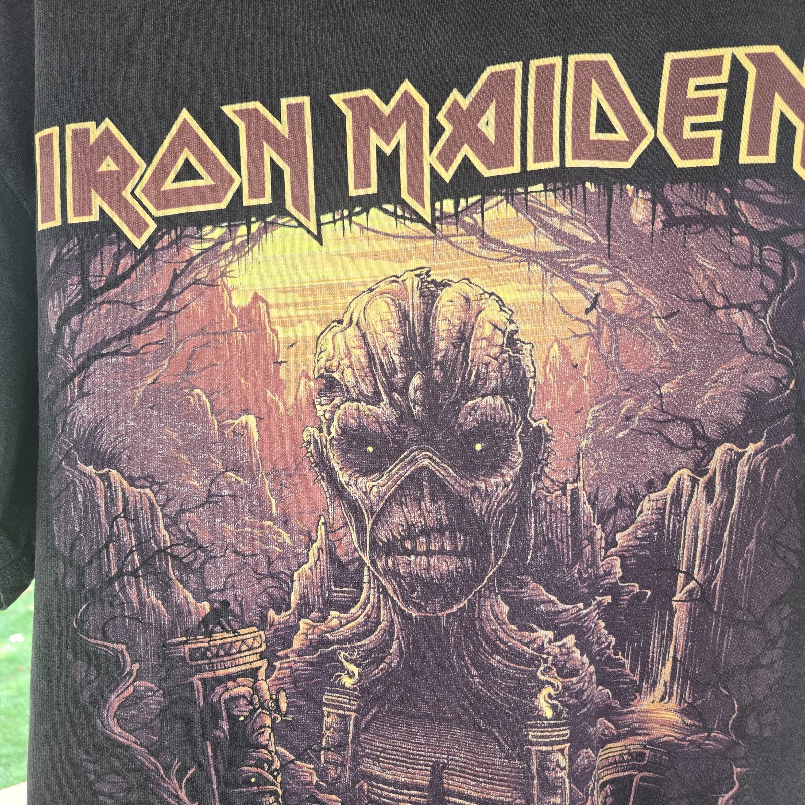 Iron Maiden The Book Of Souls 2017 Concert T-Shirt Size L Men’s Graphic Tee