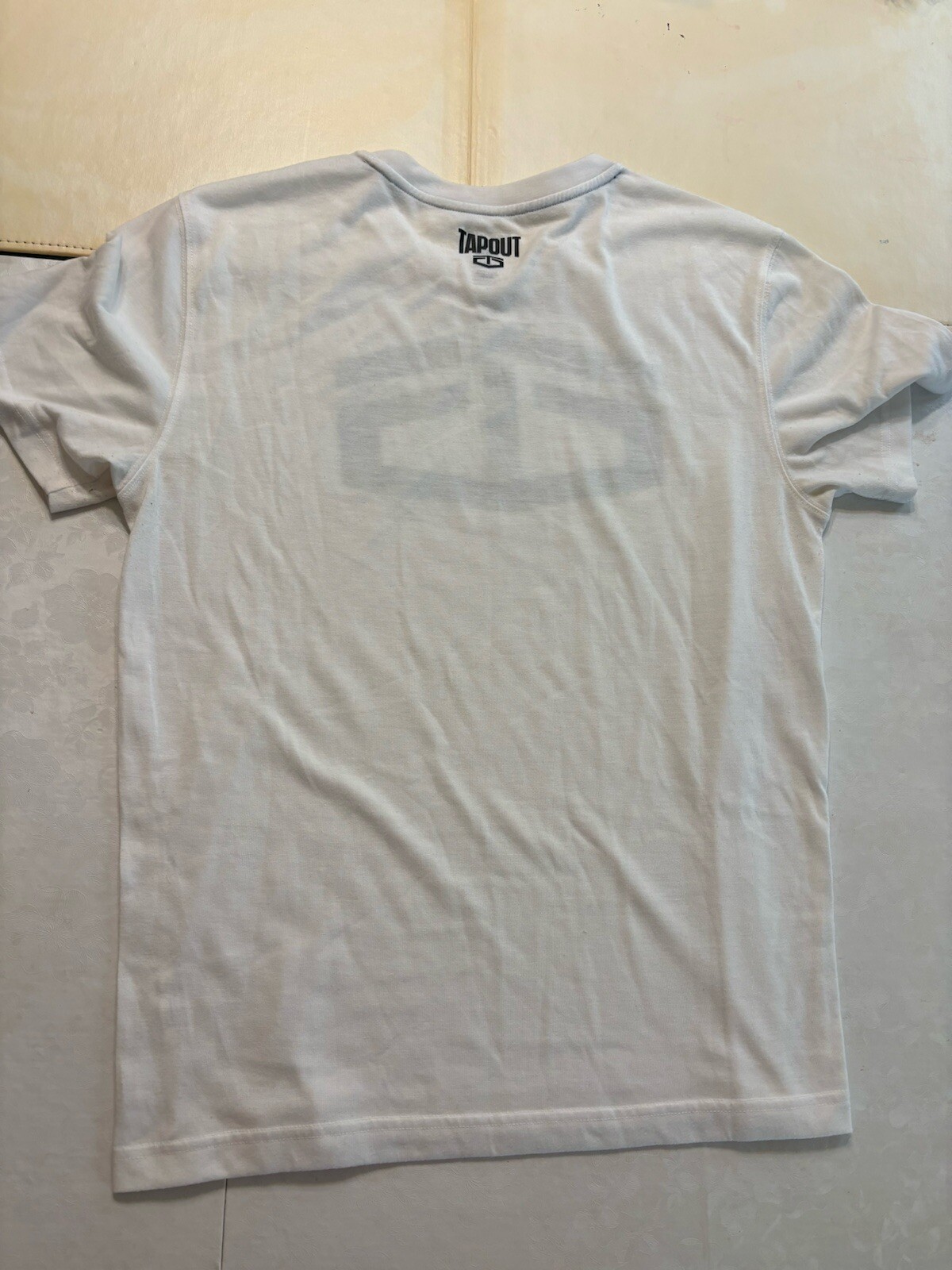TAPOUT Mens Size M 100% Polyester T-Shirt Size Medium Crew Neck EUC