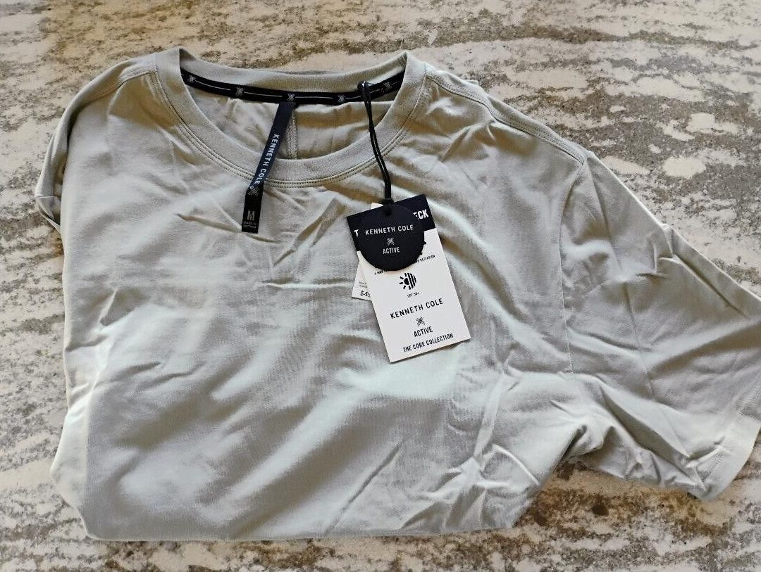 Kenneth Cole Performance Active Short Sleeve TShirt Medium MINT FREE SHIPPING