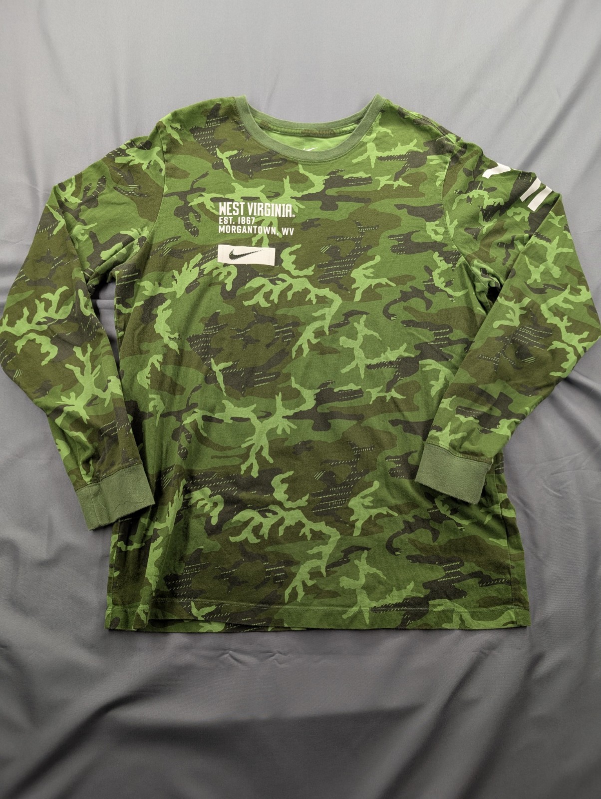 Nike Green Camo WVU Long Sleeve T-Shirt Men’s Large West Virginia Military