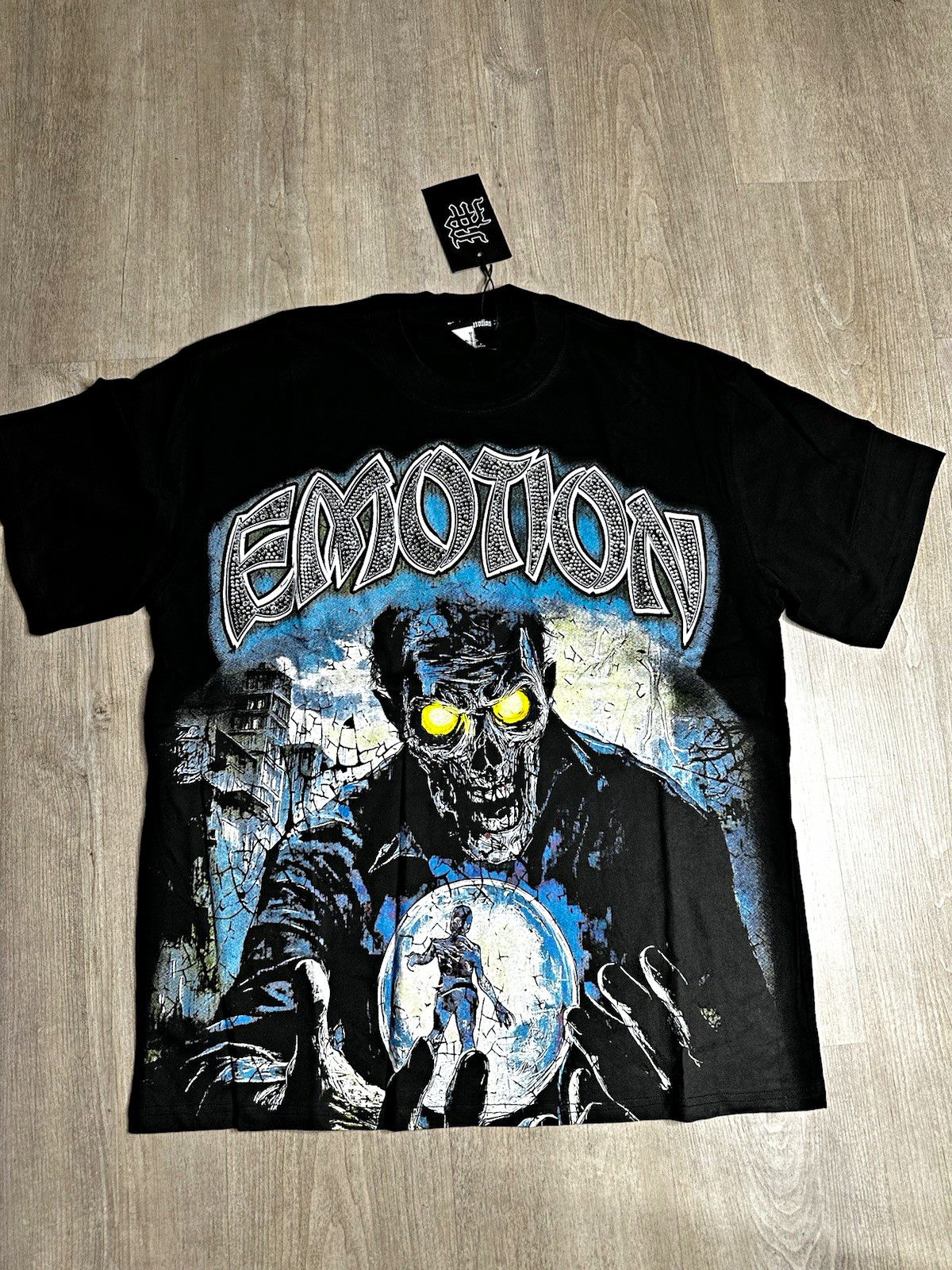 Mixed Emotion Unisex medium black/light blue Skull Graphic Crew Neck Tee