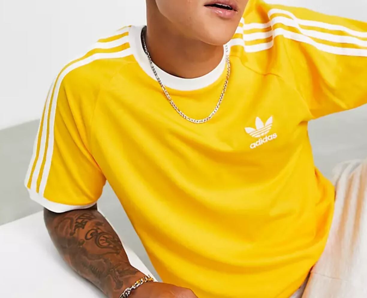 NEW MEN’S ADIDAS ORIGINALS 3-STRIPES CALIFORNIA TEE SHIRT ~ SMALL ~ IM9388 GOLD