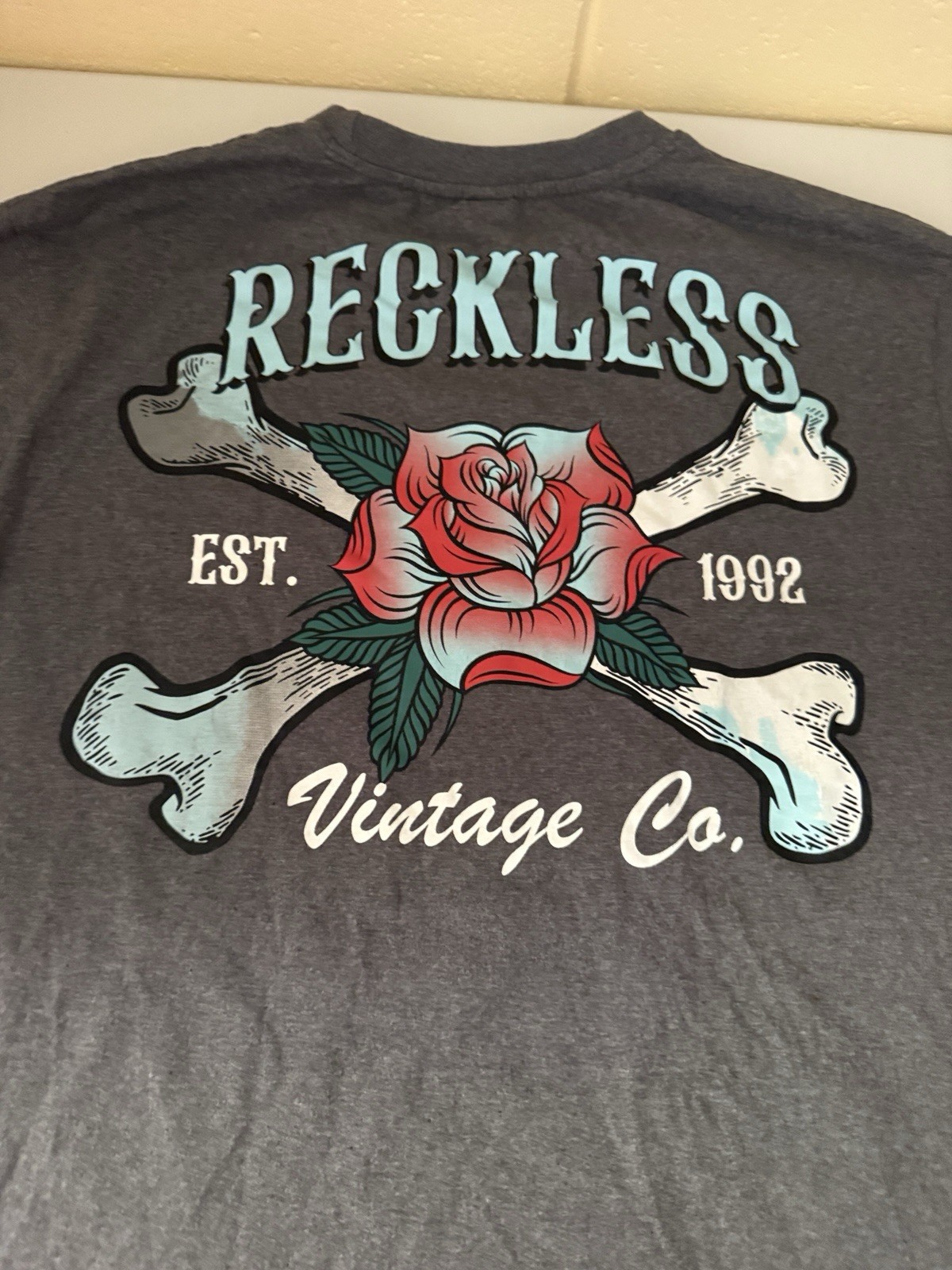 Recycled Threads Reckless Vintage Mens T-shirt Size Large L Gray Floral Skull