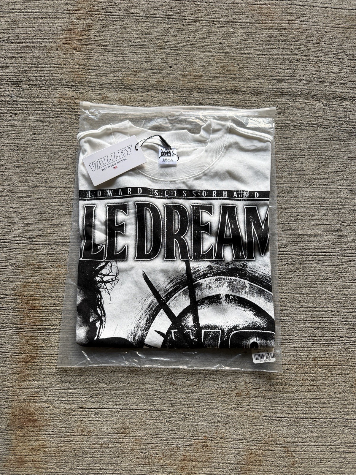 Valley Edward Scissorhands “Vale Dreams” White/Black Graphic Logo Tee S
