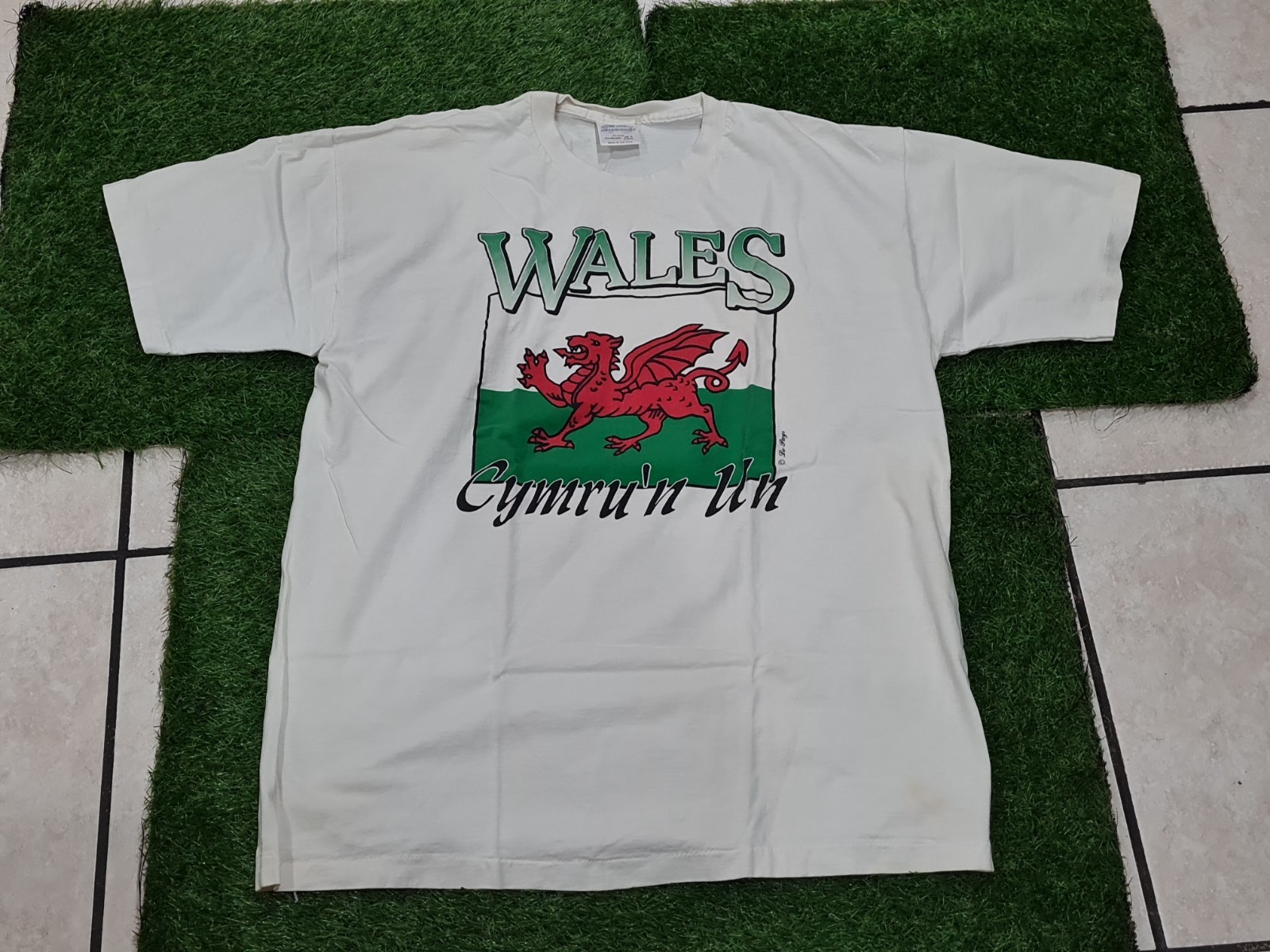 90’s CYMRU WALES UNITED KINGDOM DRAGON SINGLE STITCH T-SHIRT SIZE XL (23×30) USA