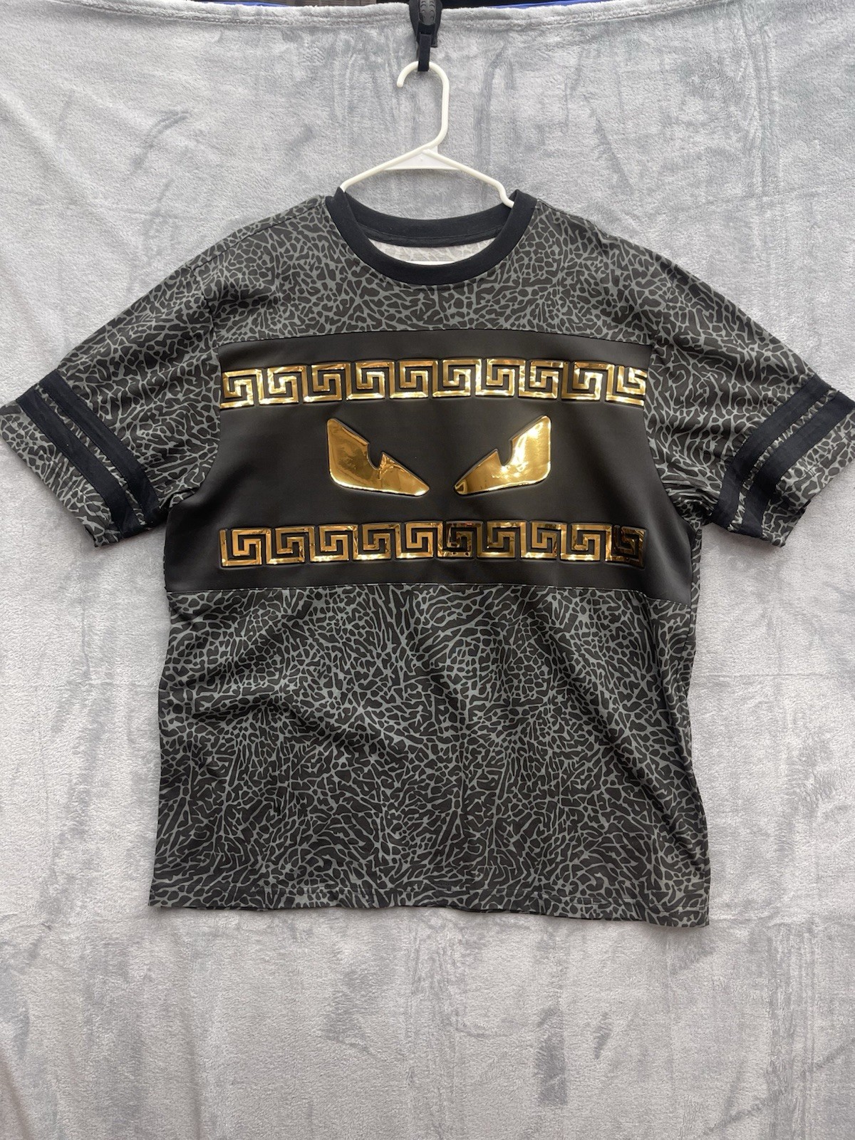 Finest Thread XL Graphic Gold Foil Cotton Men’s Crew Neck Designer T-Shirt