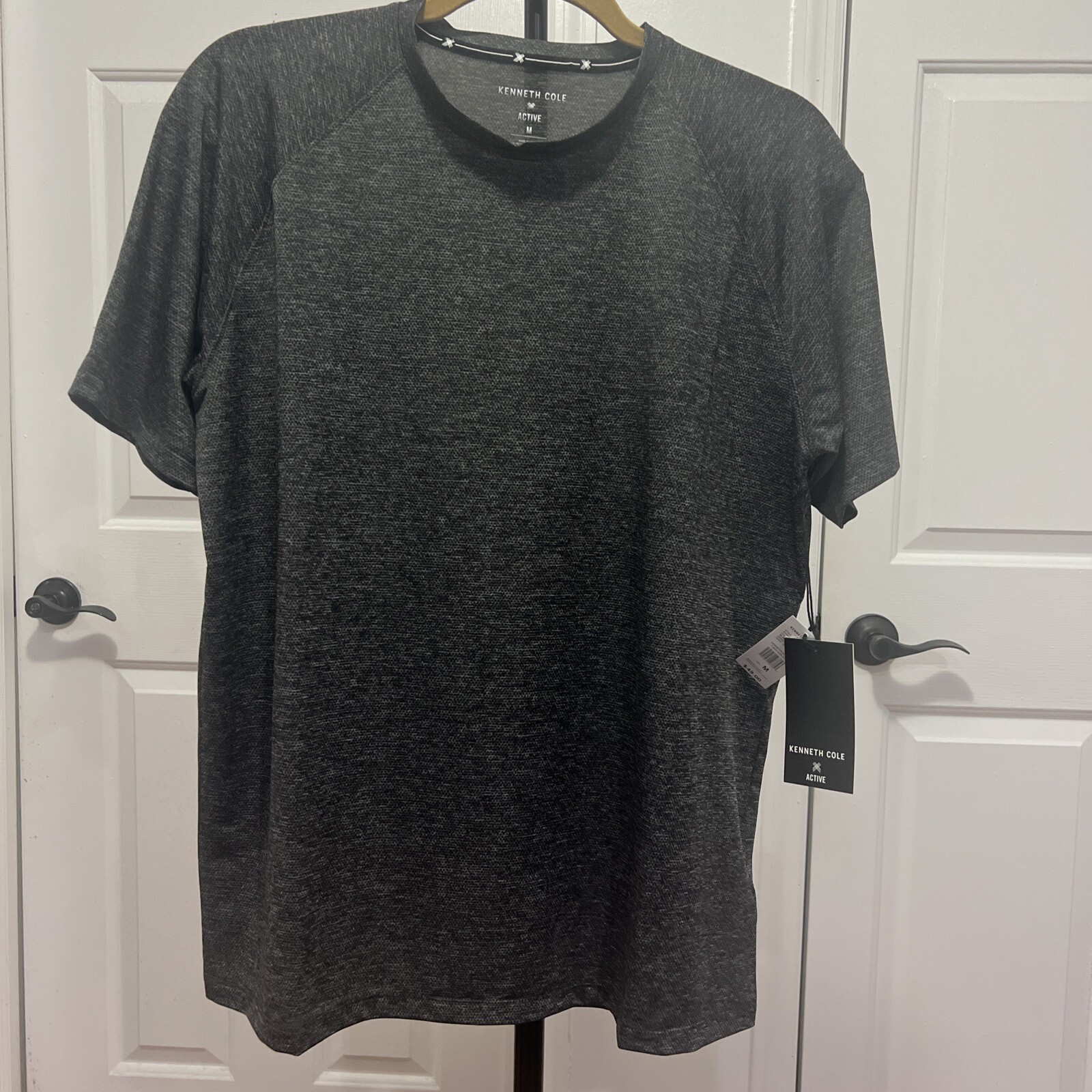 Kenneth Cole Men Tech Raglan Active T shirt M Black/gray Reflective 0068