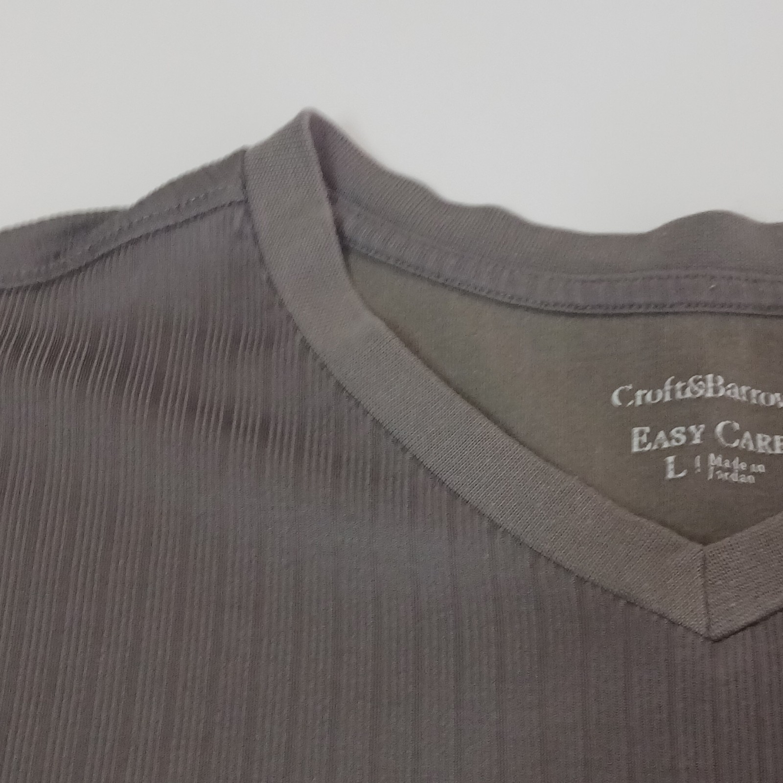 Croft & Barrow Men’s Gray Solid Knit V-Neck Short Sleeve Easy Care T-Shirt L