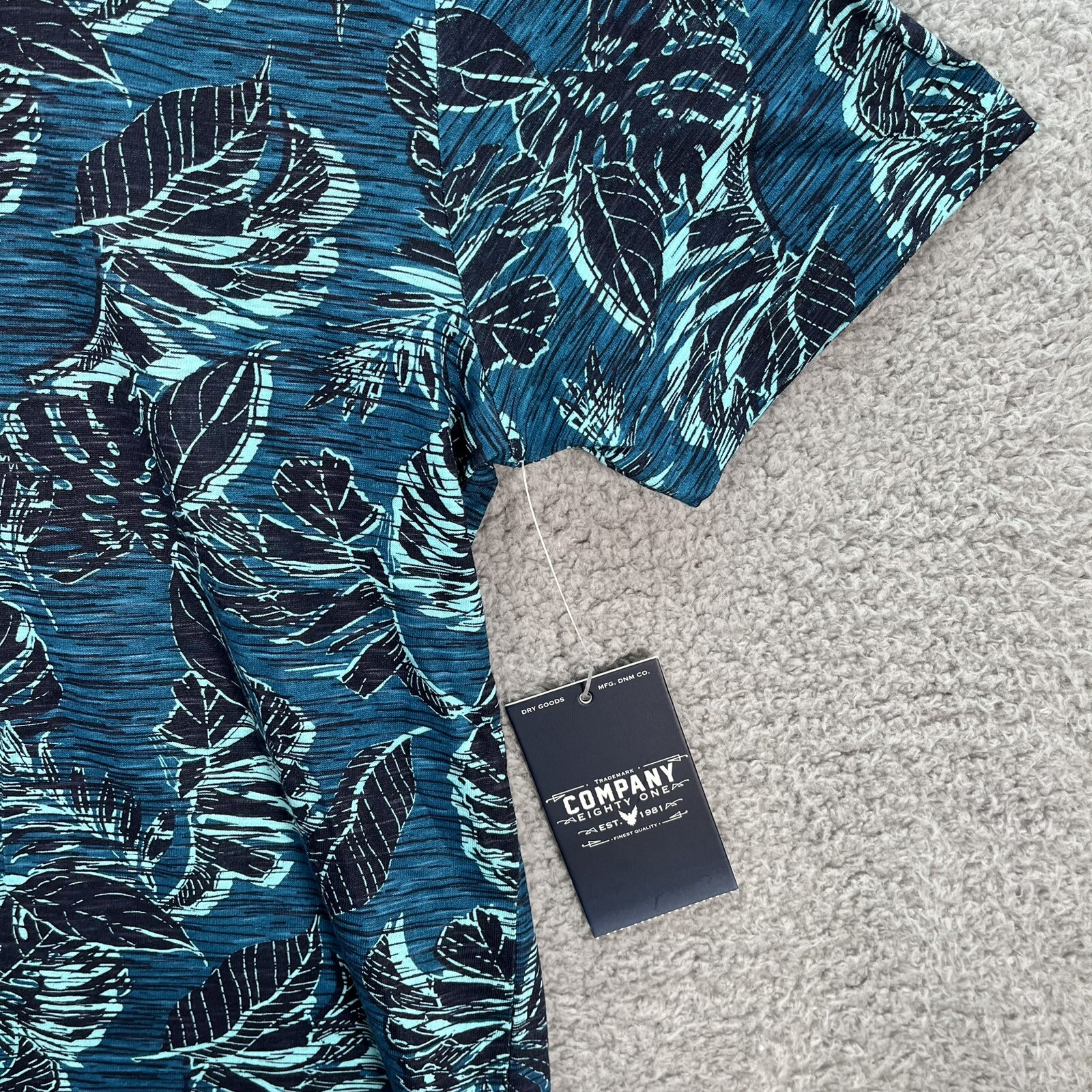 Trademark Company 81 Shirt Adult Medium Blue Preppy Aloha Beach Hawaiian NEW