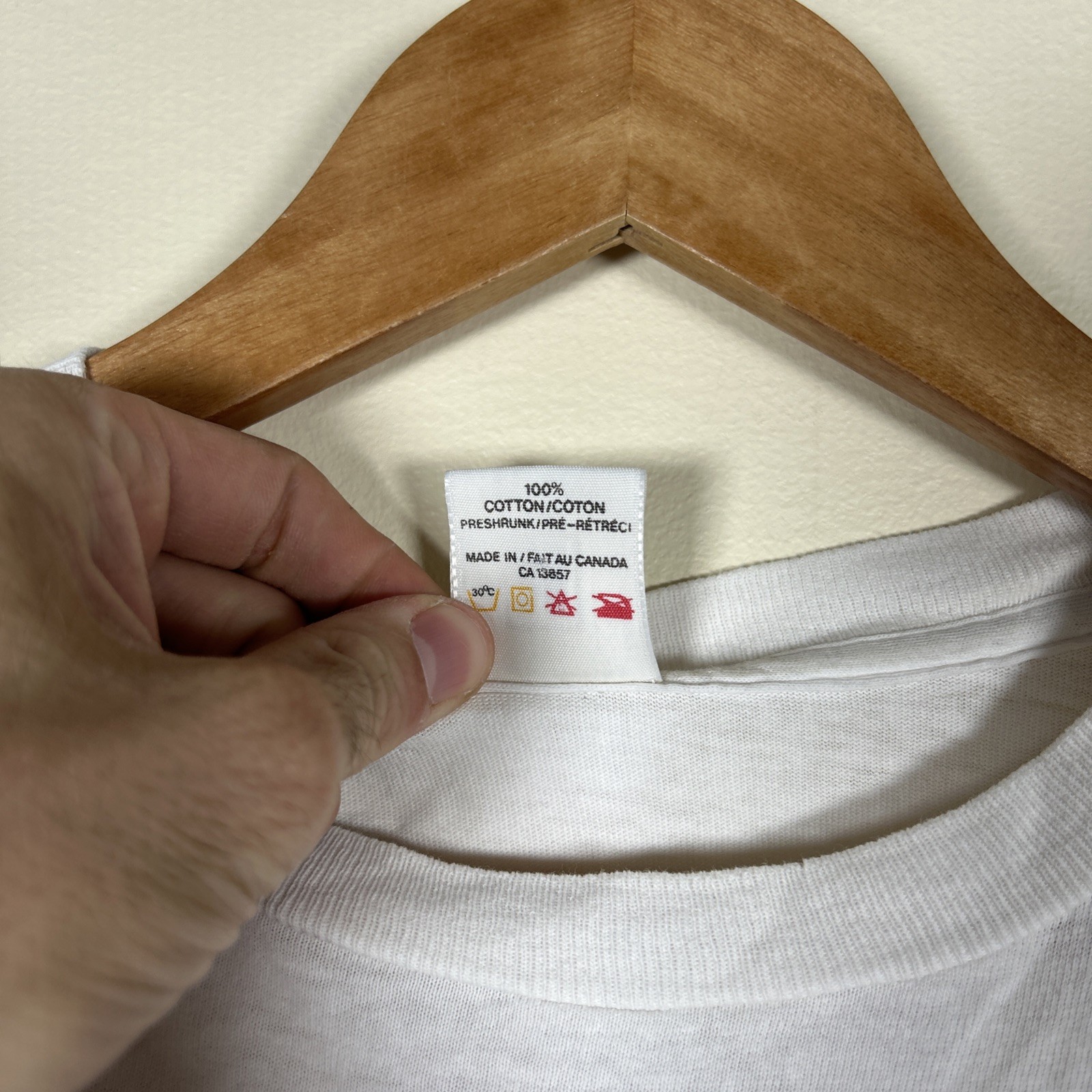 Vintage Mossimo “Leif Hanson” Volleyball T Shirt White Size Large Distressed