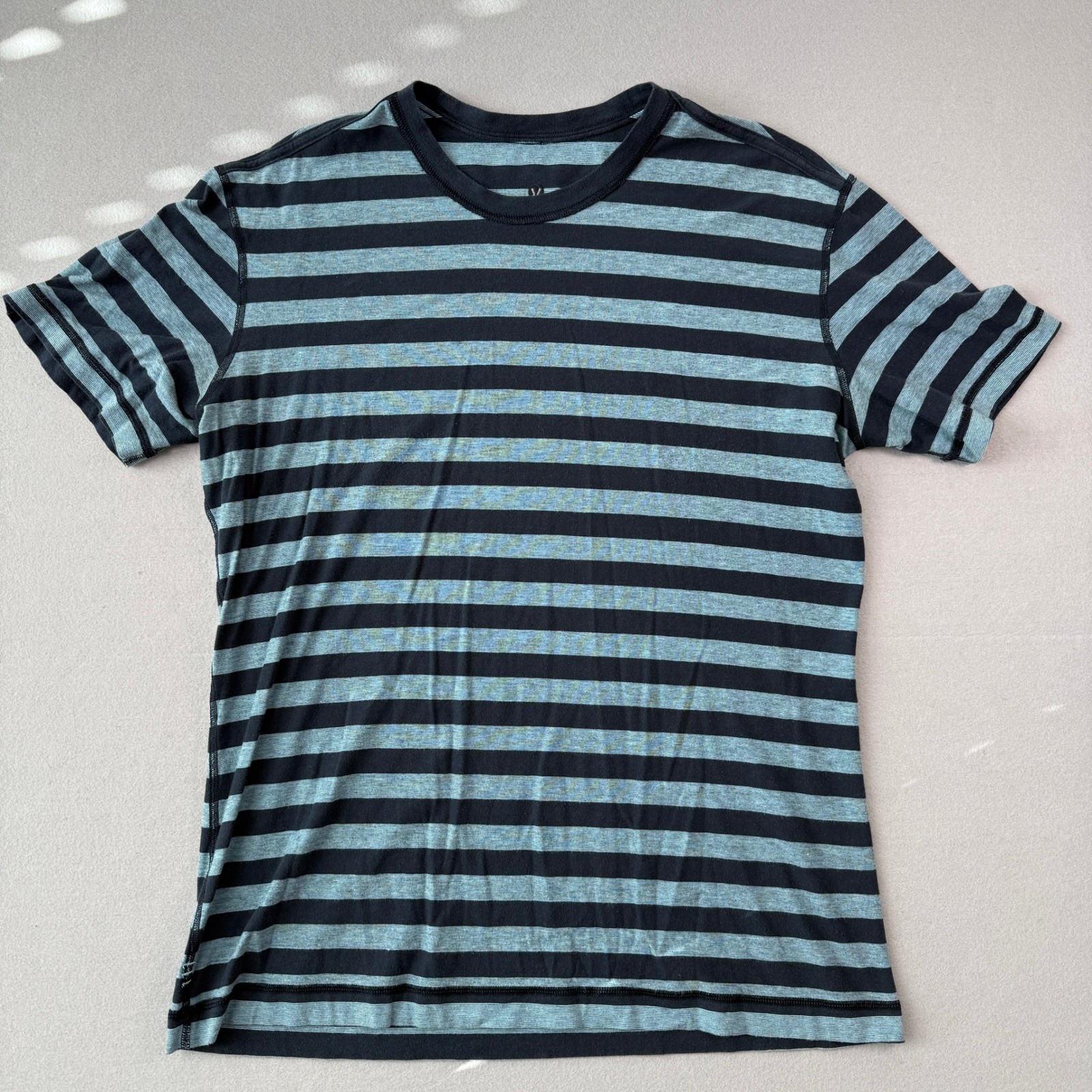 Lululemon T-Shirt Mens XL Black Blue Stripe Crew Neck Short Sleeve Athletic