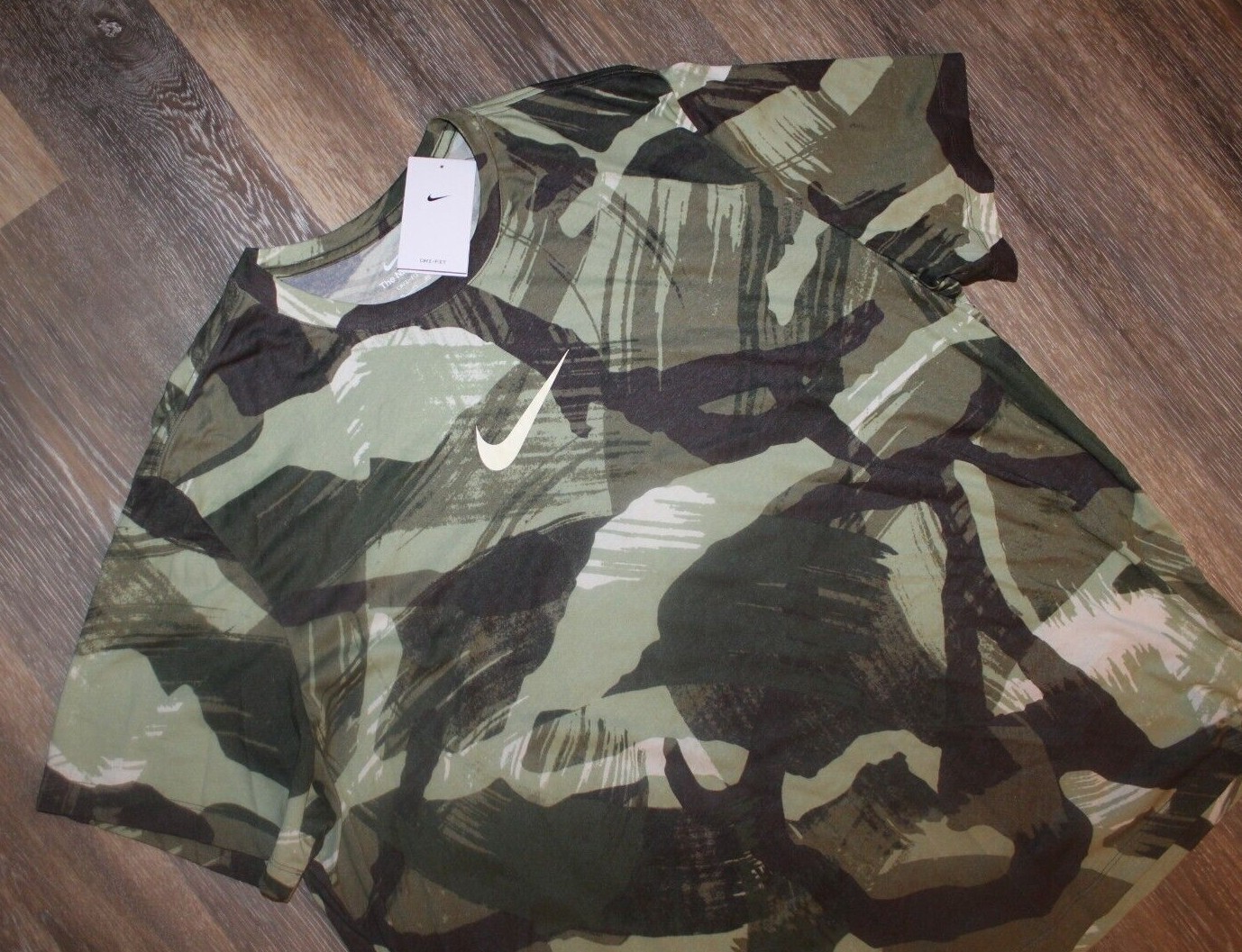 NWT NIKE Men’s Big & Tall Camouflage Swoosh Athletic T-Shirt Green White