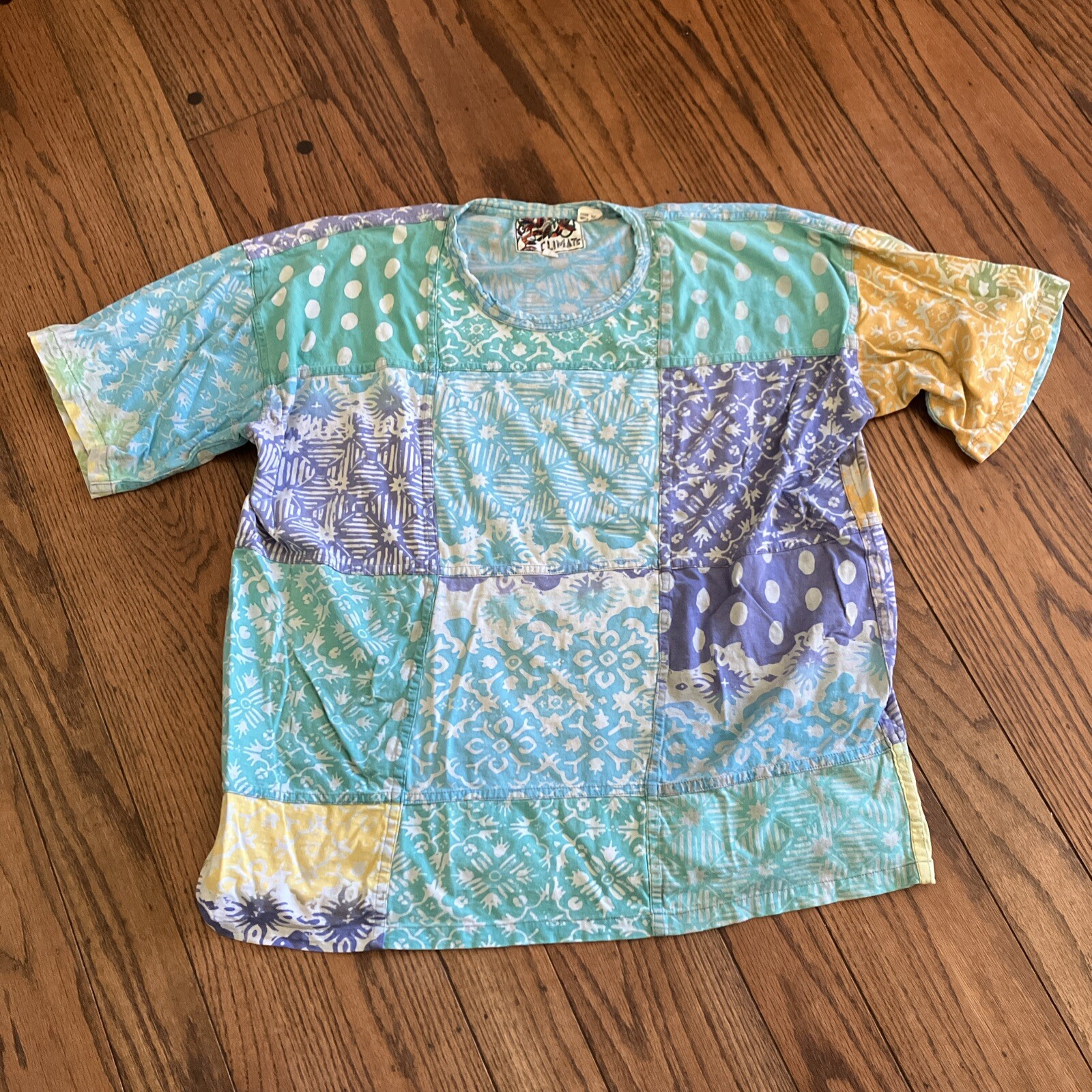 VTG 90s Climate Colorful Tie Dye Art AOP Boxy T-Shirt L Quilted 100% Cotton