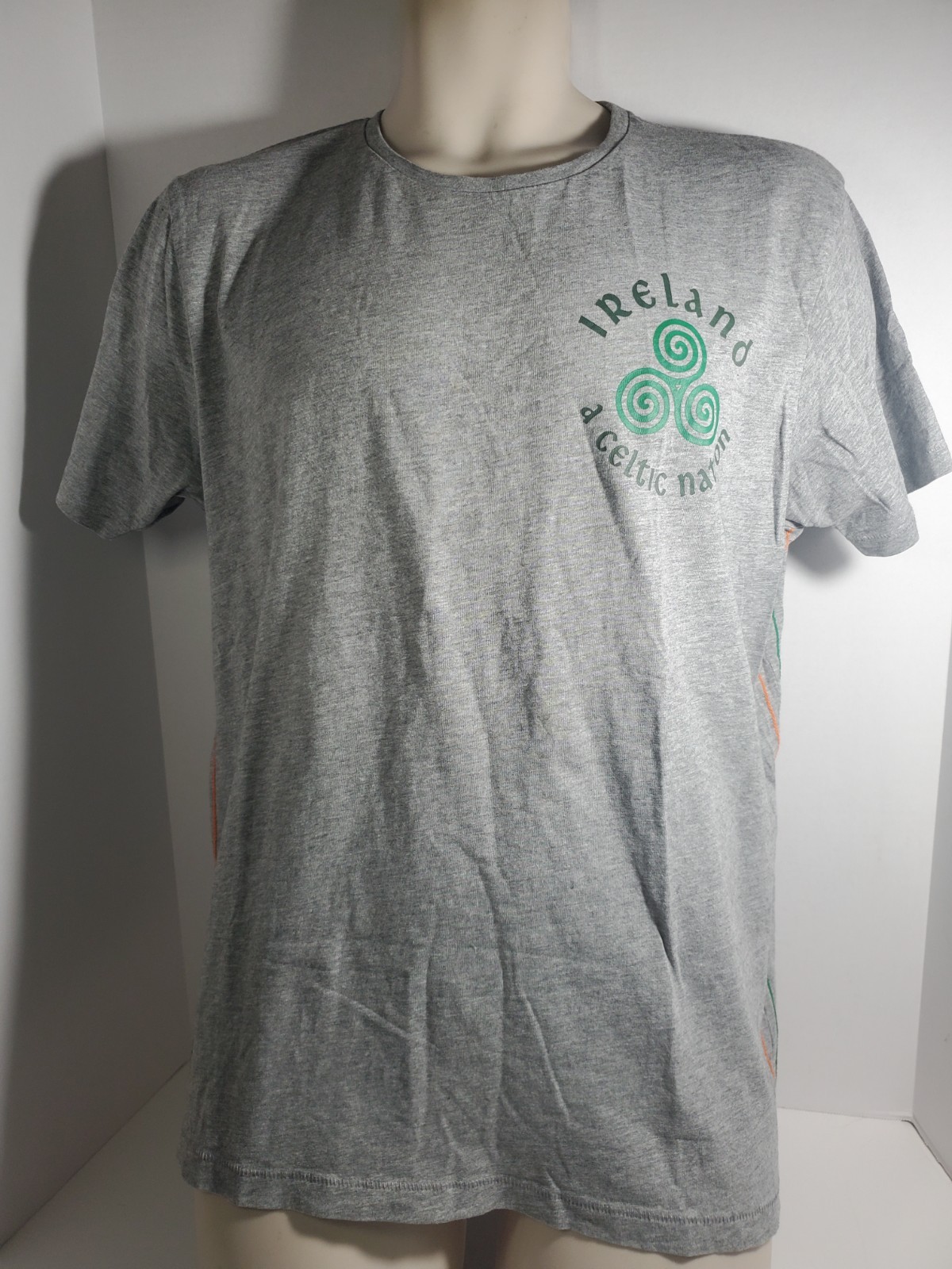 Ireland A Celtic Nation Gray T-shirt Size Large L Retro Irish Clover Sigil Gray
