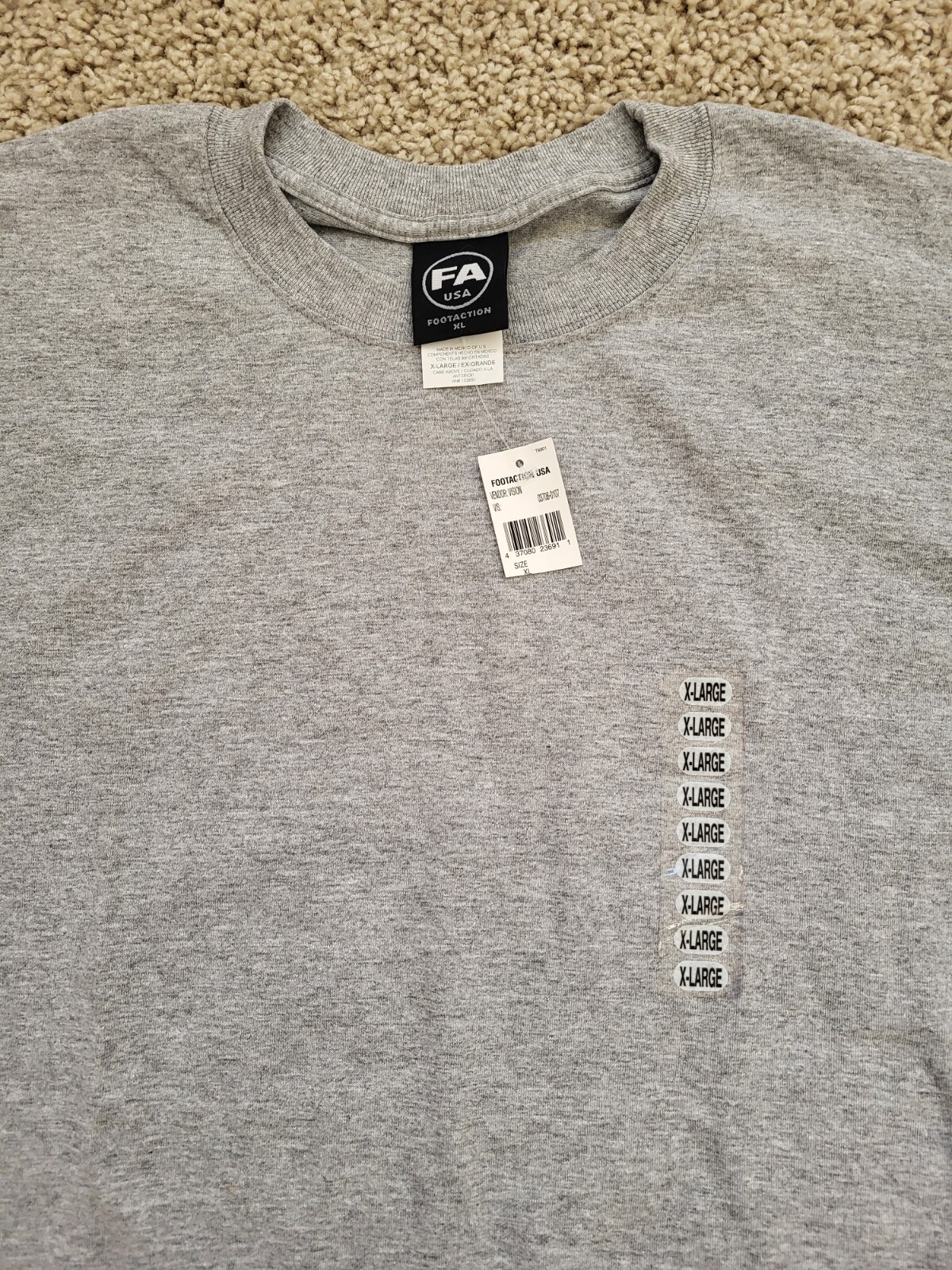 Mens T shirt, XL, Gray, Footaction USA, 90% cotn/10% poly, short sleeve, NWT
