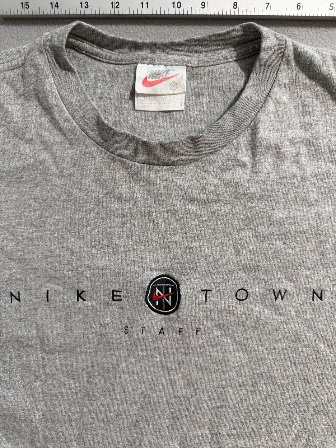 Vintage 1990s Nike Town Staff Embroidered Gray T-Shirt Made in USA