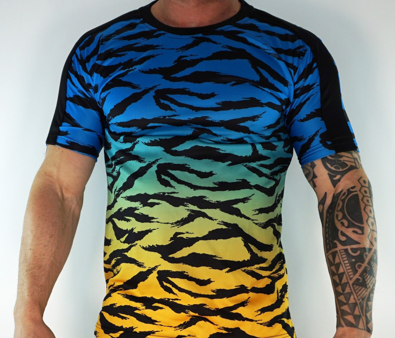 MEN’S ANIMAL PRINT SHIRT Size SMALL