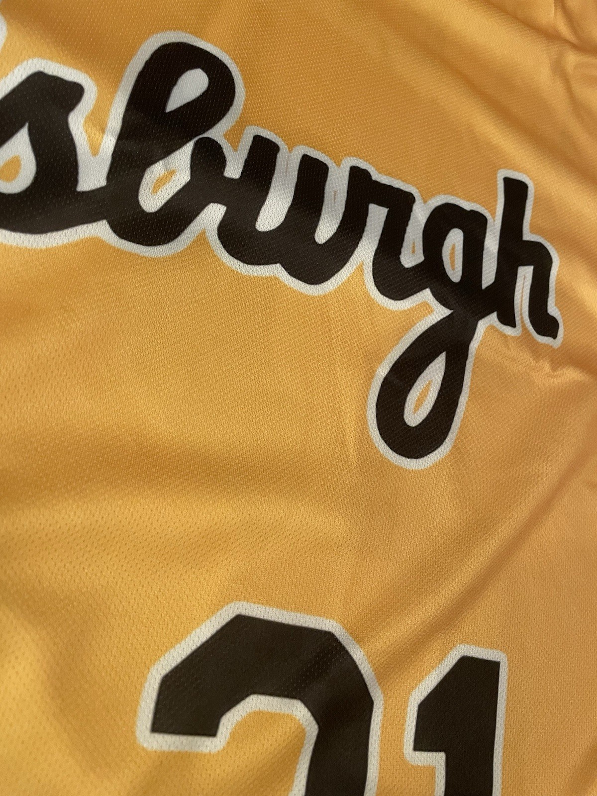 Pittsburgh Pirates Roberto Clemente Graphic Print XL Tee Shirt Sized Small