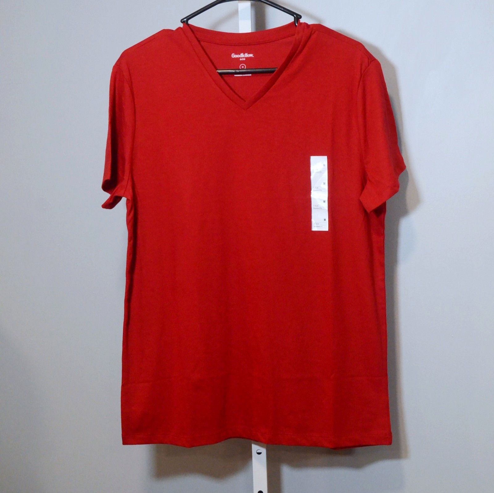 NWT Goodfellow & Co Mens Size M Red V-Neck T-Shirt Short Sleeves Standard Fit