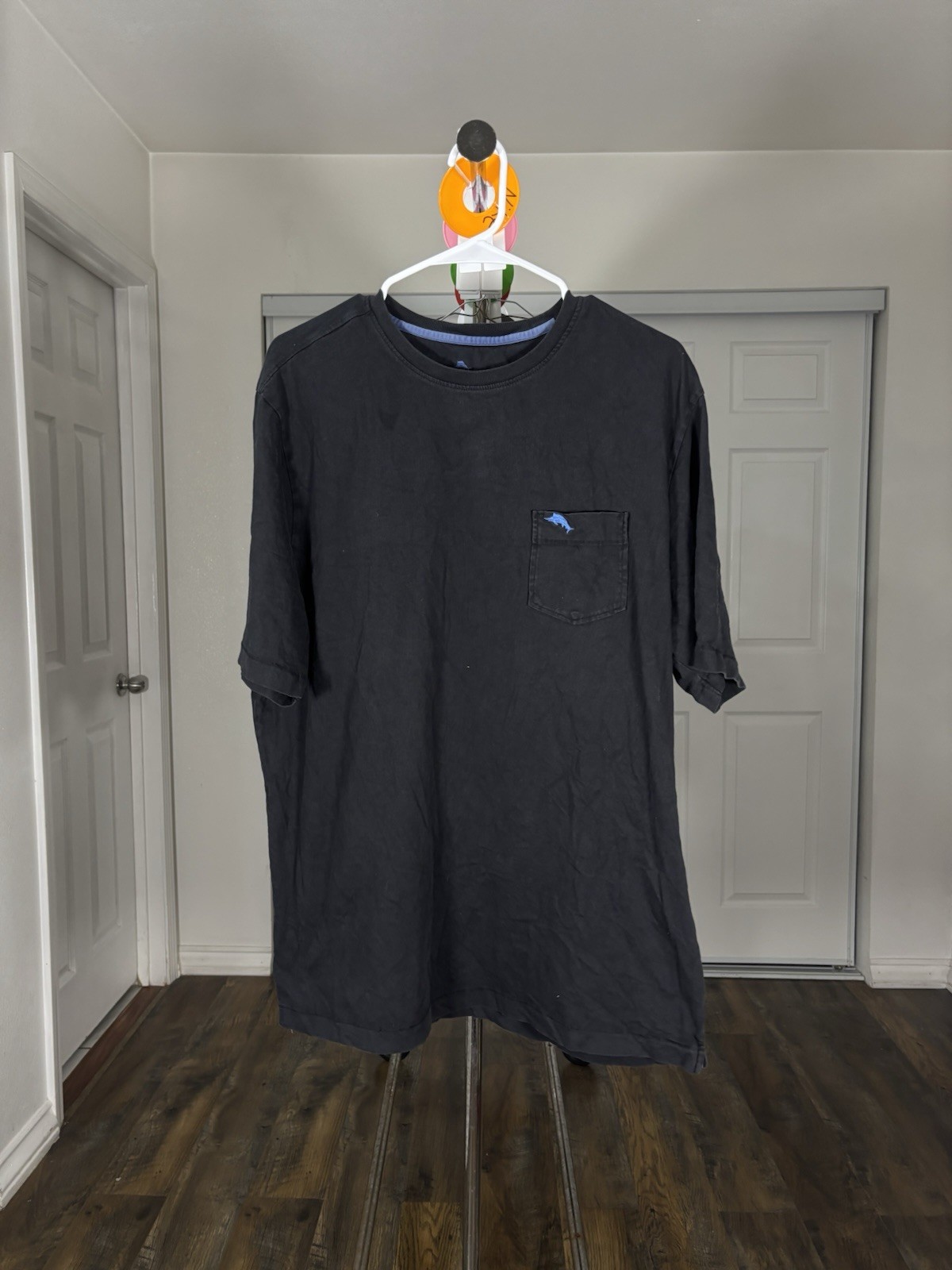 Tommy Bahama Logo Pocket Men’s Black Short Sleeve Crew Neck T-Shirt Size L