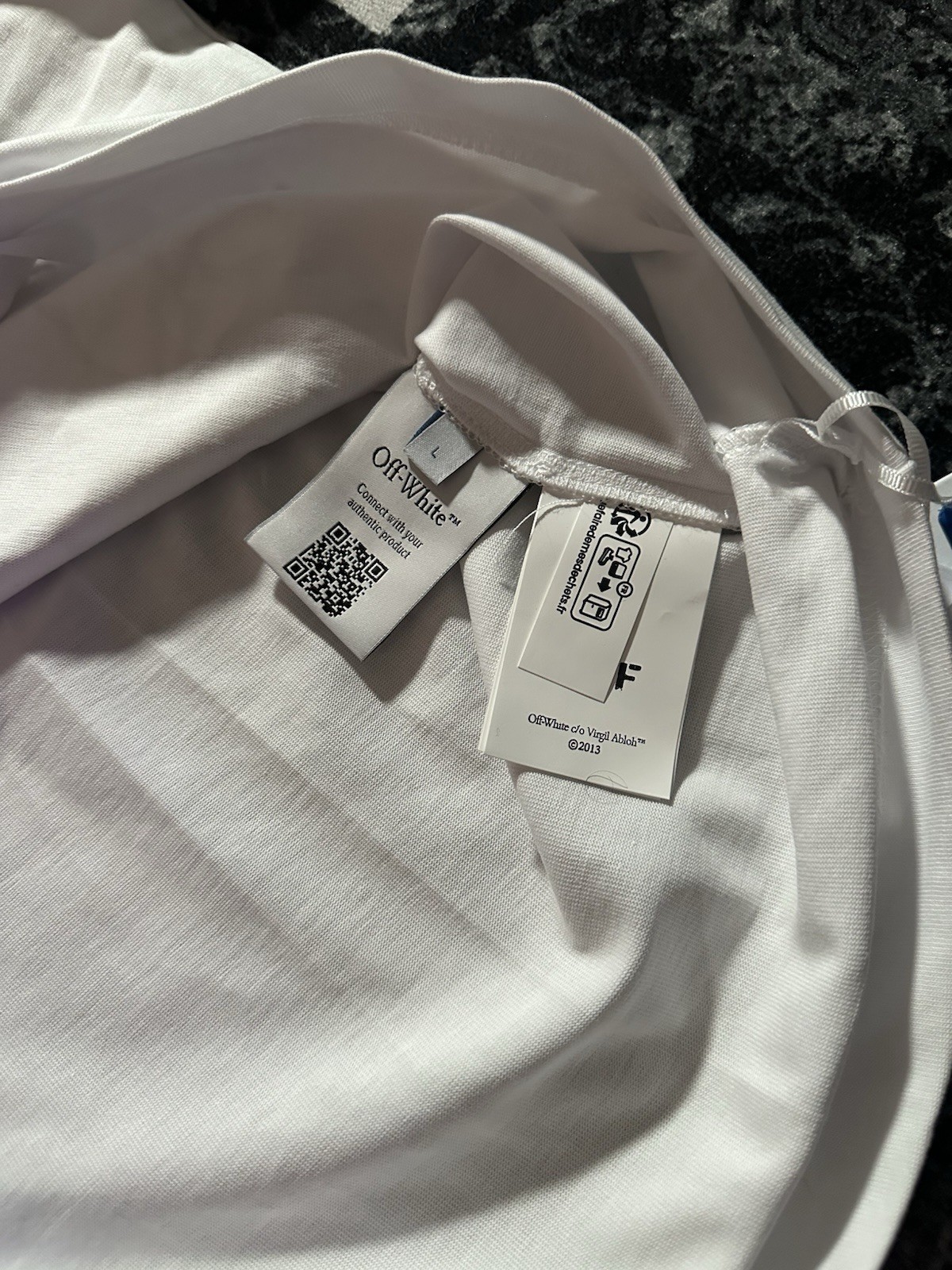 Off-White Men’s White Angel Logo Graphic Print Crew Neck Short Sleeve T-Shirt, L