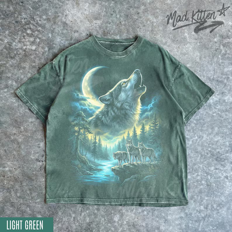 Vintage Wolf Graphic Comfort Tee