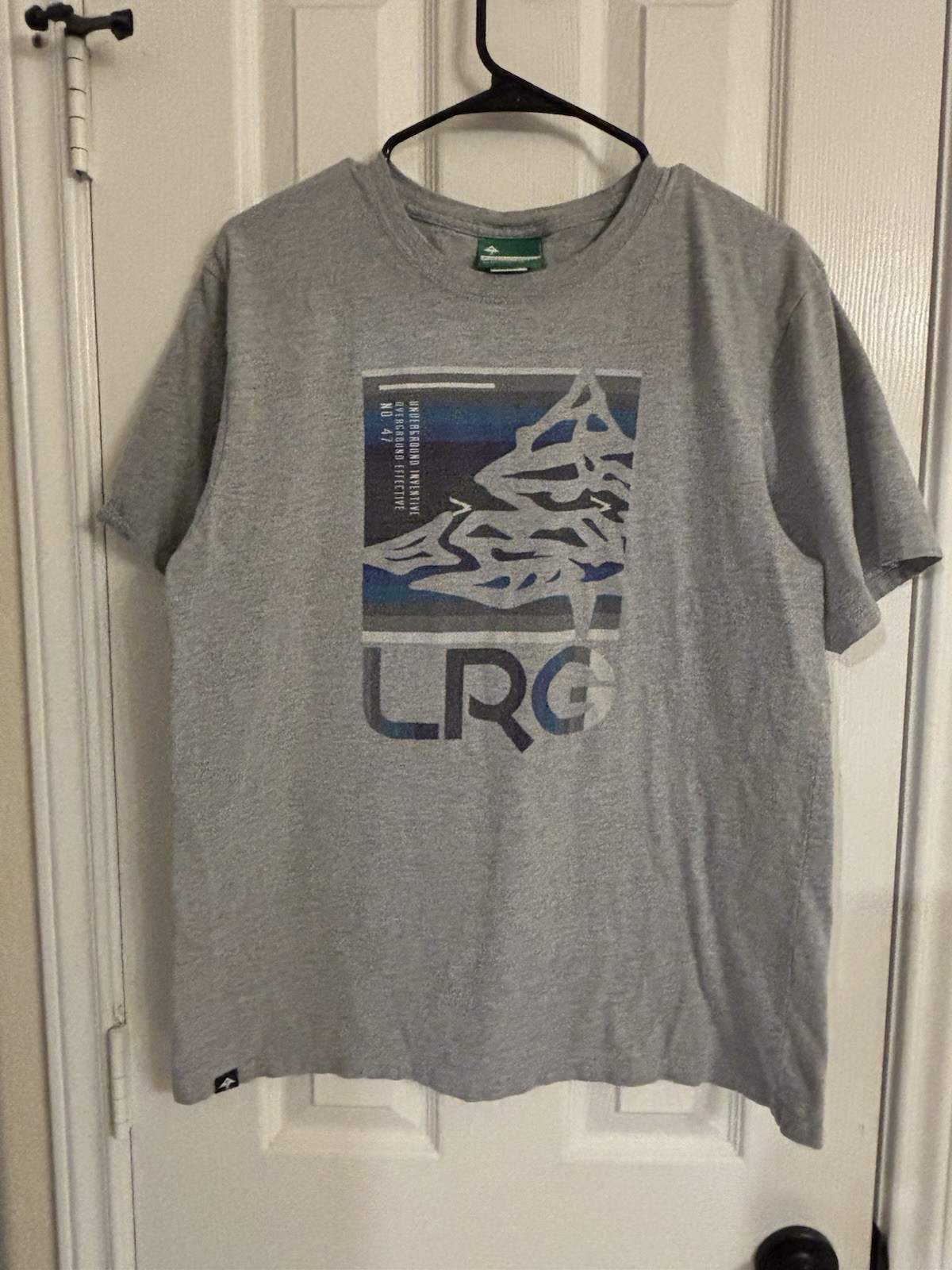 LRG Blue and White Three Tree Graphic Tee Heather Gray Men’s Size Medium