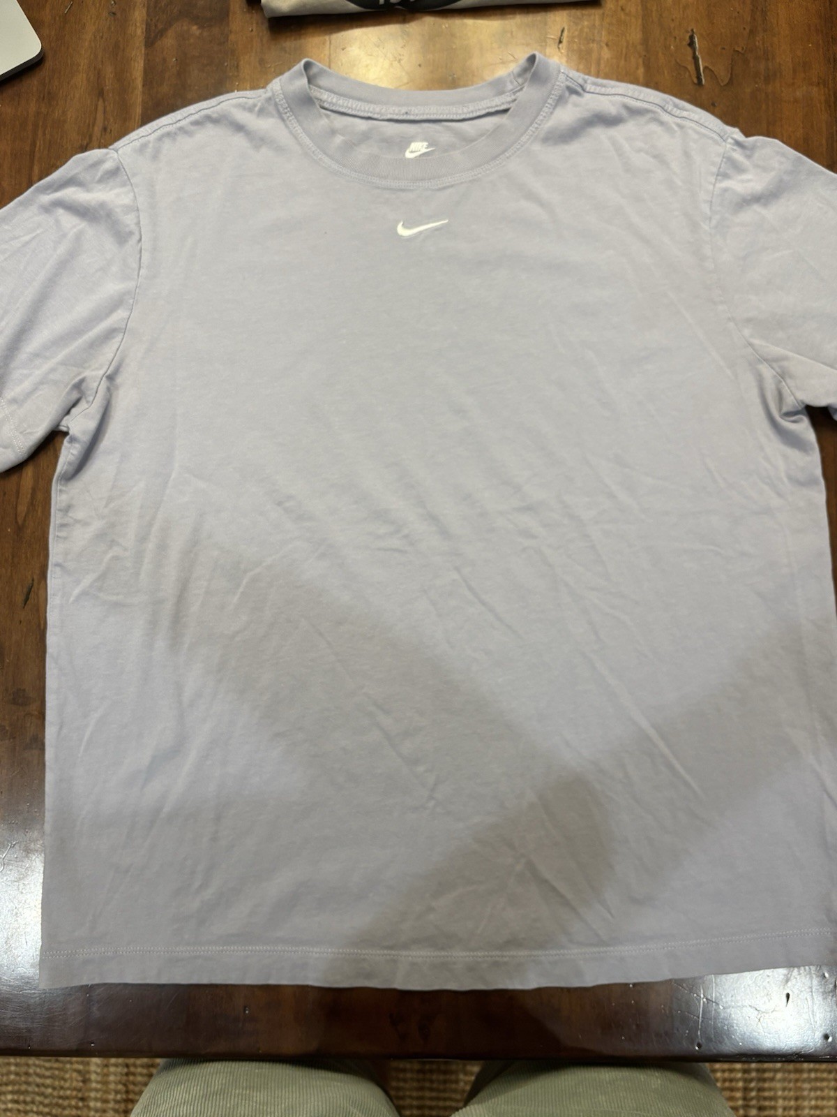 Nike The Nike Tee Men’s S Gray Solid Loose Fit Crew Neck Short Sleeve Logo Tee