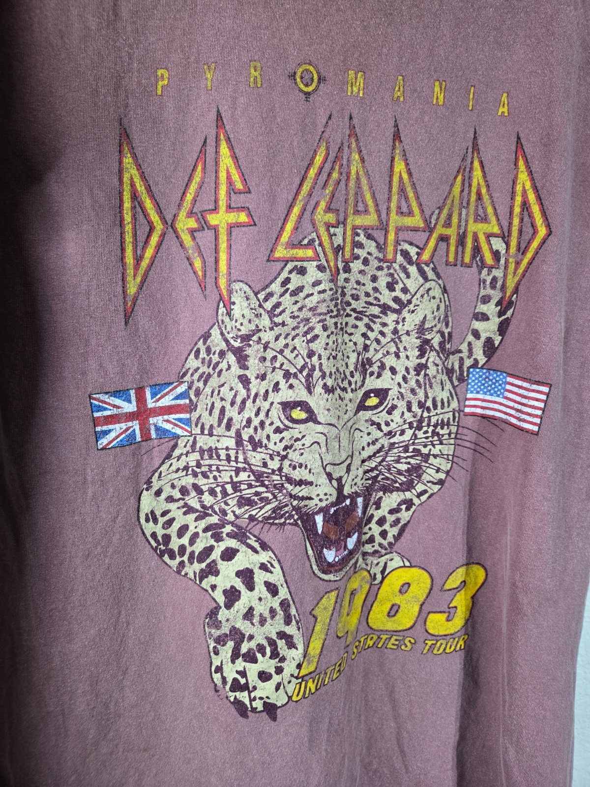 Def Leppard T-Shirt Mens Size Small Purple Retro Rock Band Pyromania Tour Tee