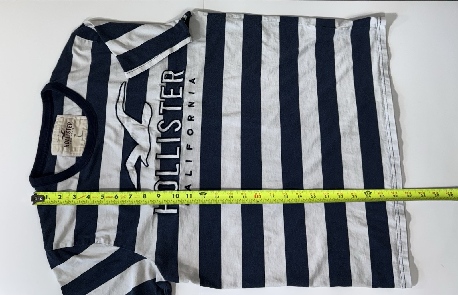 Hollister Men’s Navy Blue & White Striped Large T-Shirt Must Have Collection Y2K