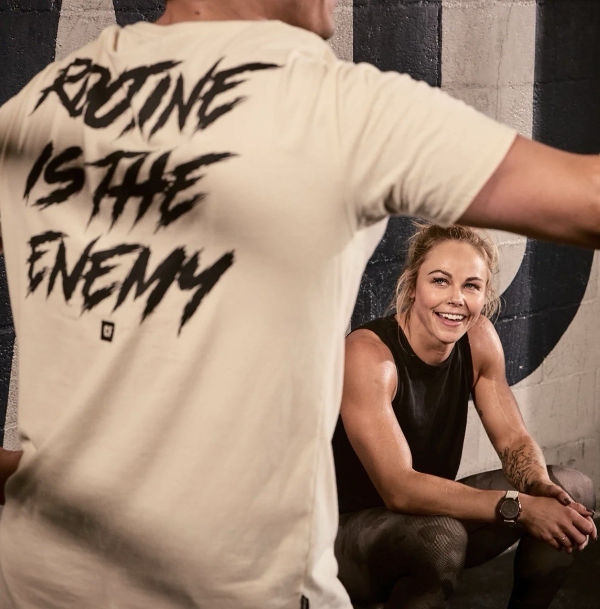 ‘Routine is the enemy’ Crossfit cream T-Shirt Men Size Large