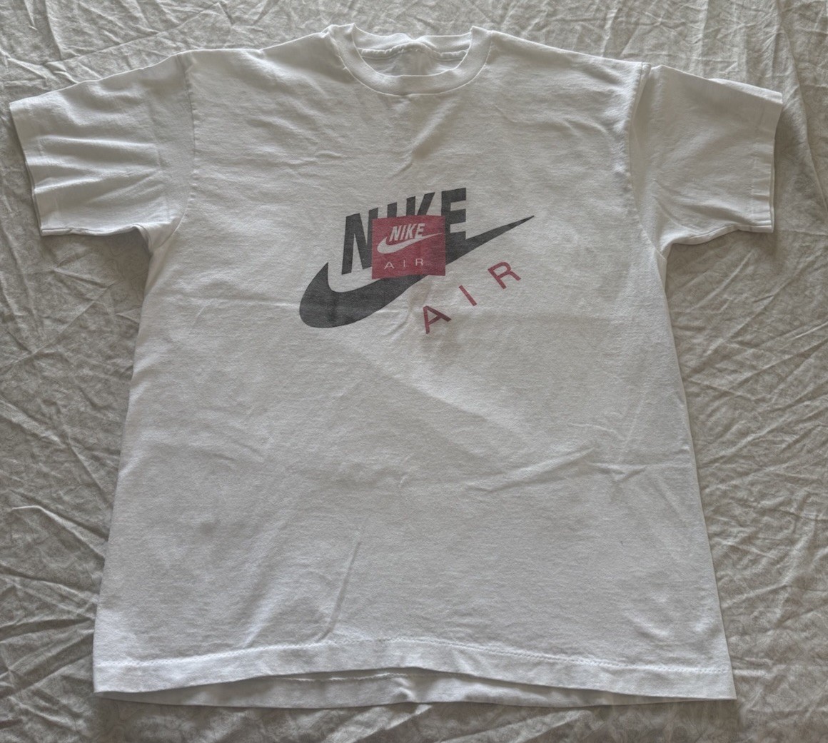 Men’s vintage single stitch Nike Air white tee with nice center graphic No Tag