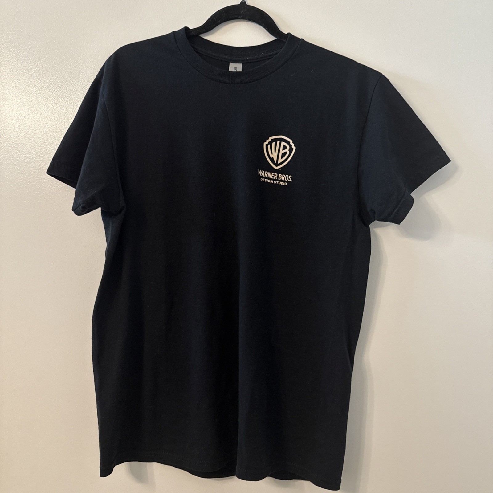 Warner Bros Studio T-Shirt Men’s M black Warner Logo Short Sleeve design studio