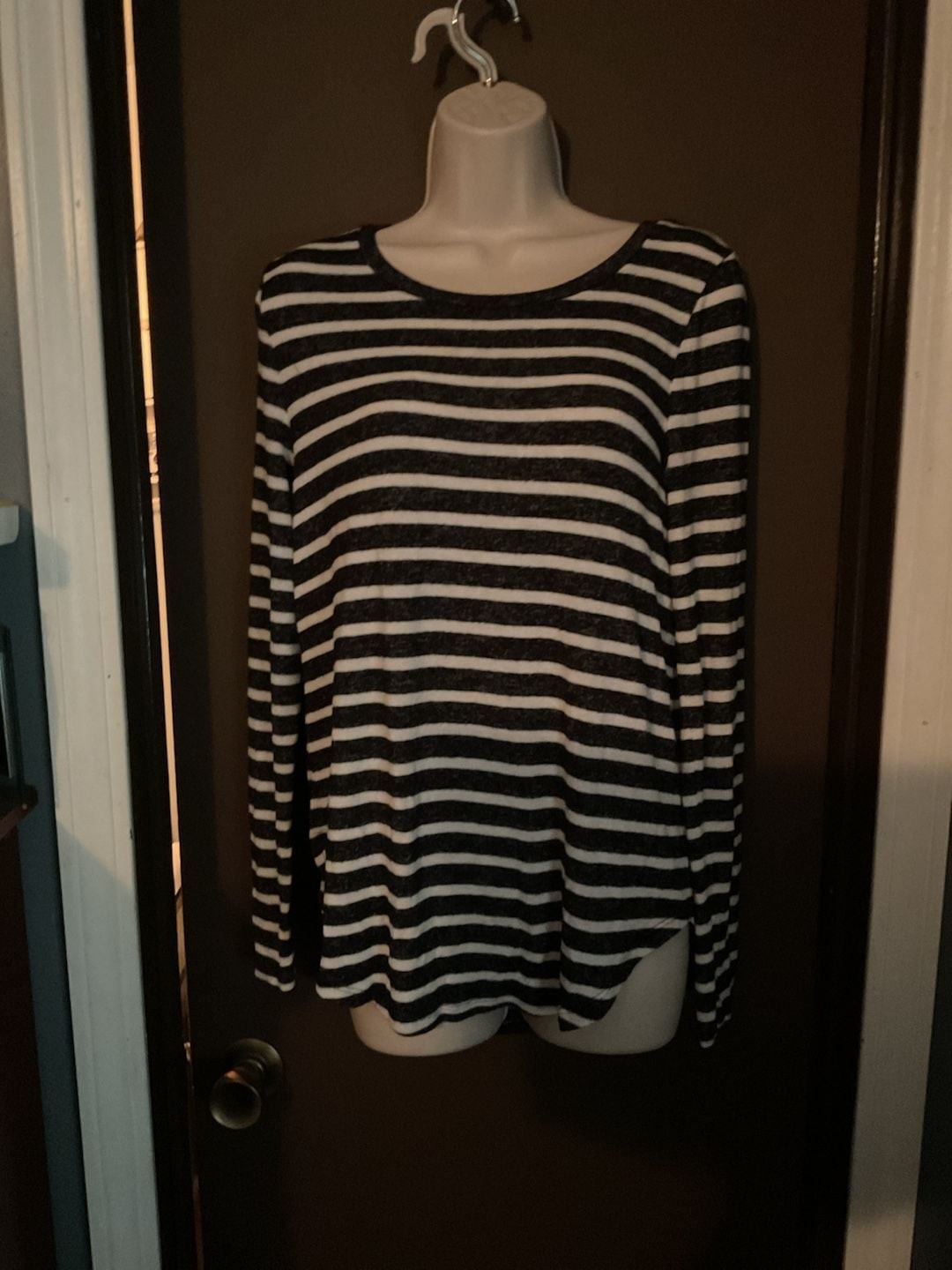 Old Navy Black and White Striped Long Sleeve Crew Neck T-Shirt