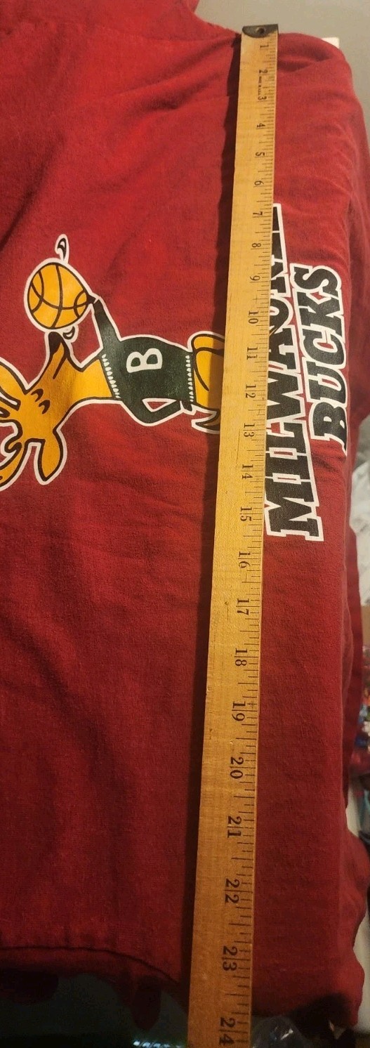 Vintage Milwaukee Bucks red and green basketball tee Size XXL no Tag