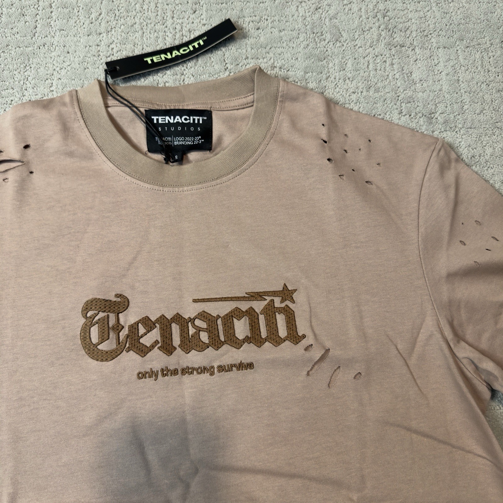 Mauve Tenaciti Distressed graphic embroidered t shirt size small tagged in bag