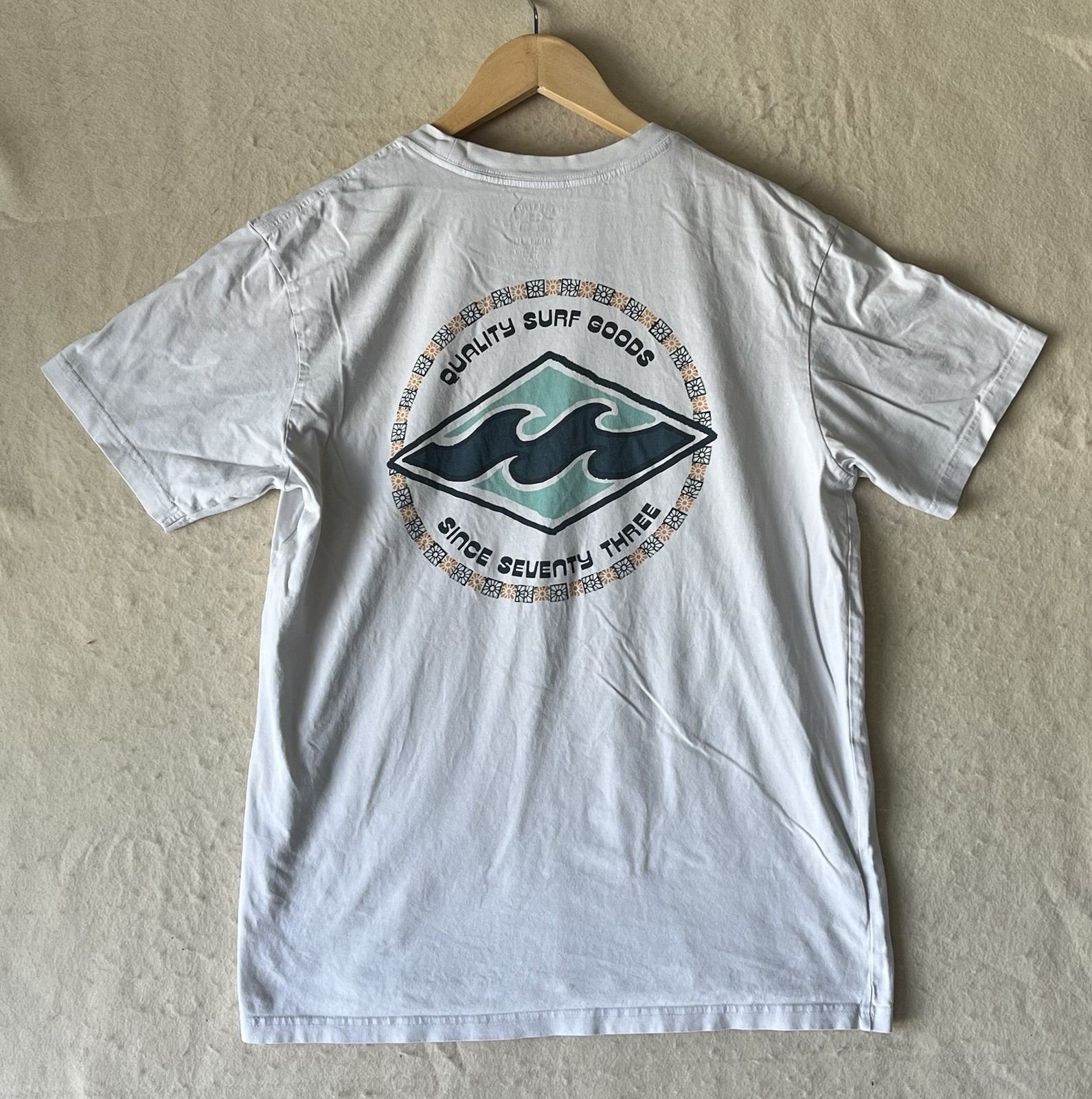 Billabong T Shirt Mens Medium White Wave Logo Quality Surf Beach See All pics