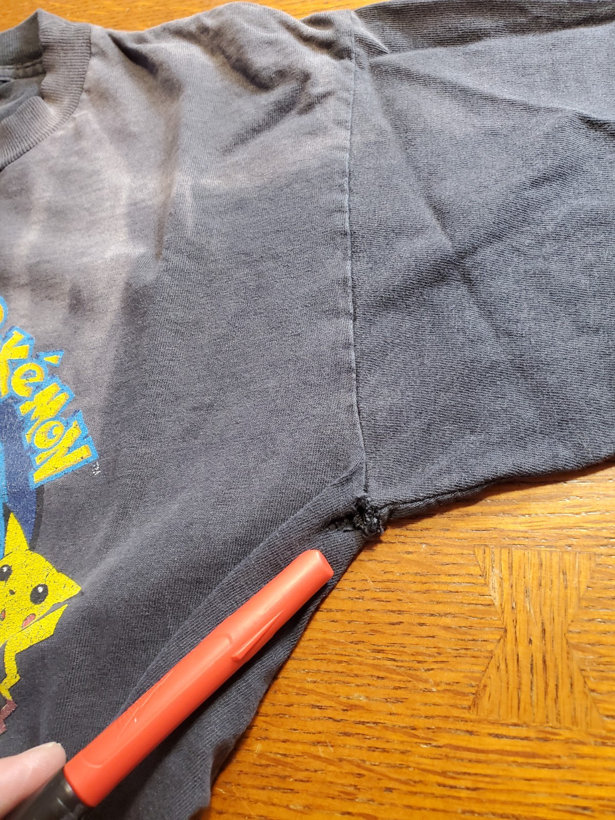 Vintage 1999 Pokemon Pikachu Nintendo T-Shirt XS Black Faded Distressed Nice!