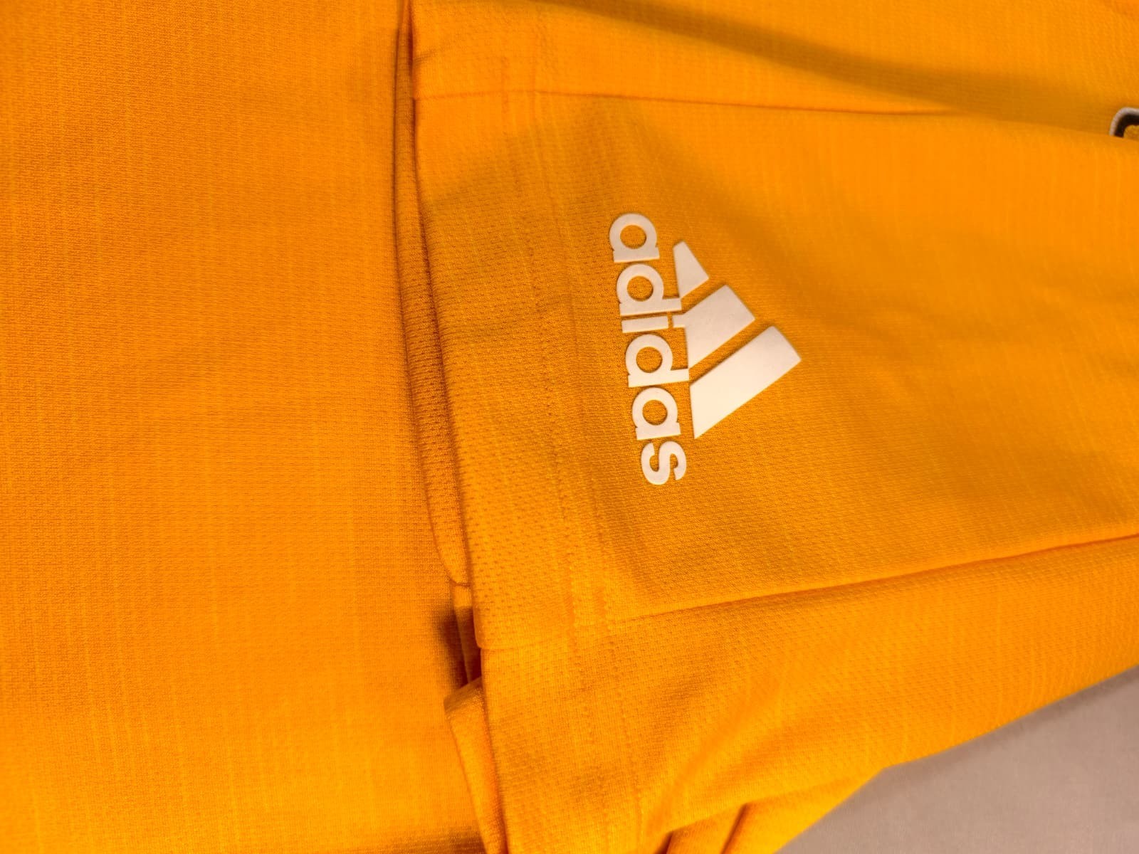 Mens Adidas Notre Dame Polo Size Medium Yellow Gold Short Sleeve Performance Top