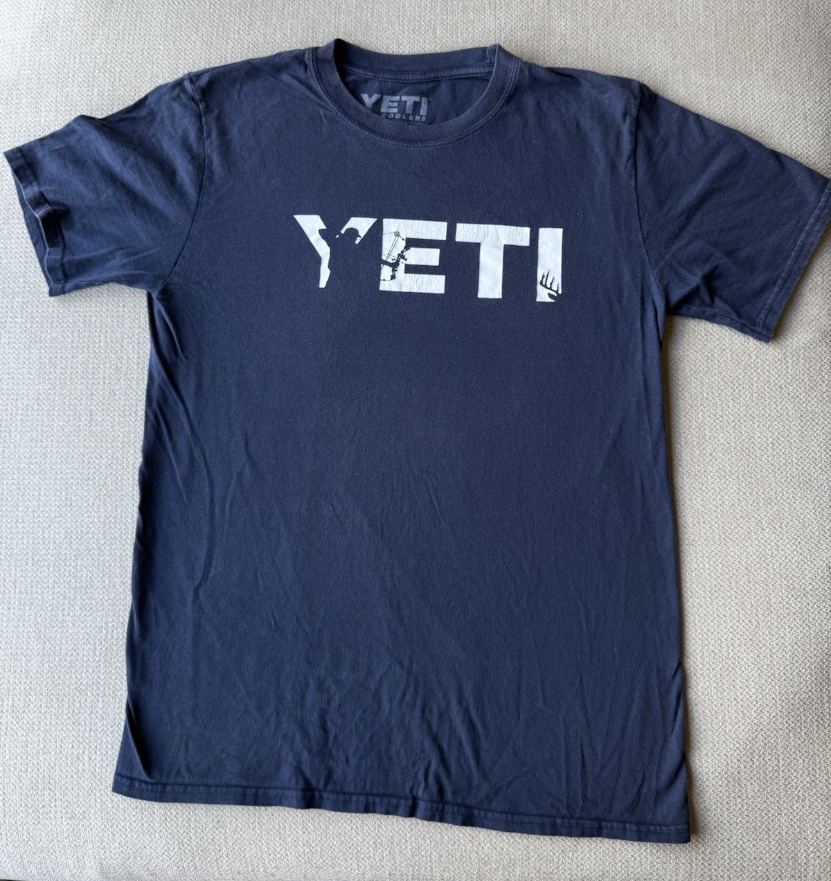 YETI Navy Graphic Logo Crew Neck Short Sleeve Cotton Jersey Men’s T-Shirt M