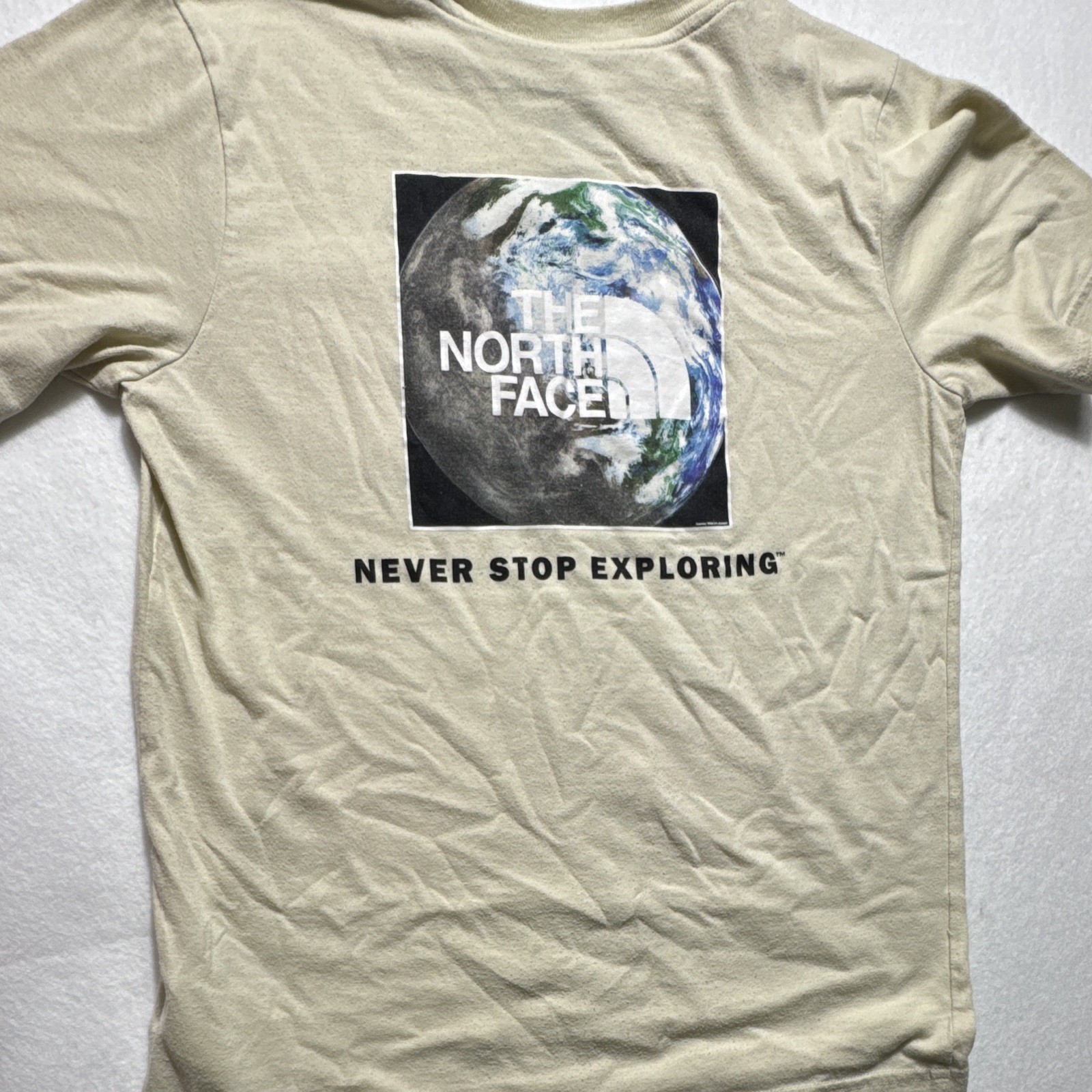 The North Face Men’s Beige Pocket Graphic T-Shirt Crew Neck Short Sleeve L/G