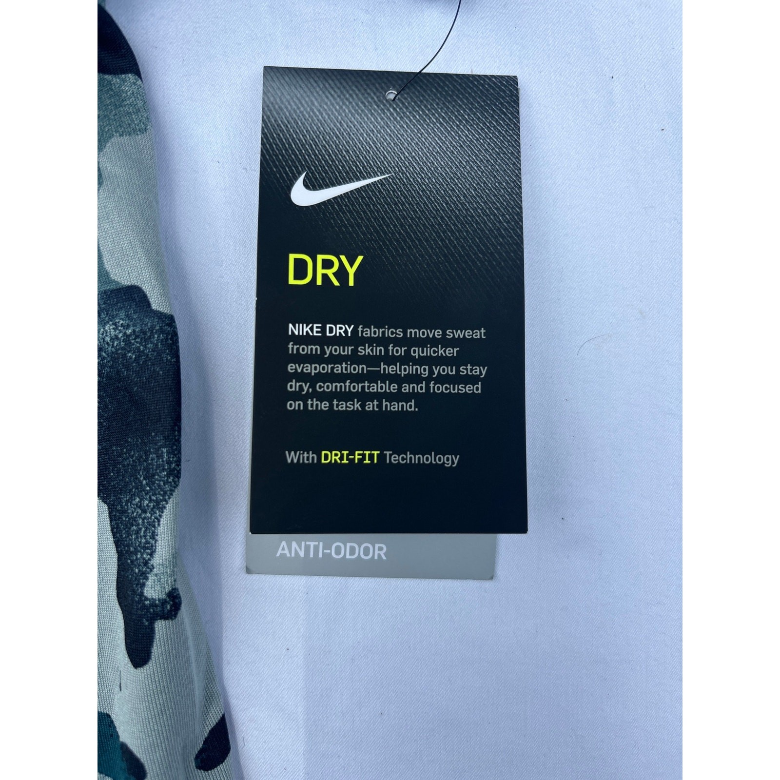 NWT Men’s Dri Fit Nike Camo T shirt. Size Large. Ships fast!!
