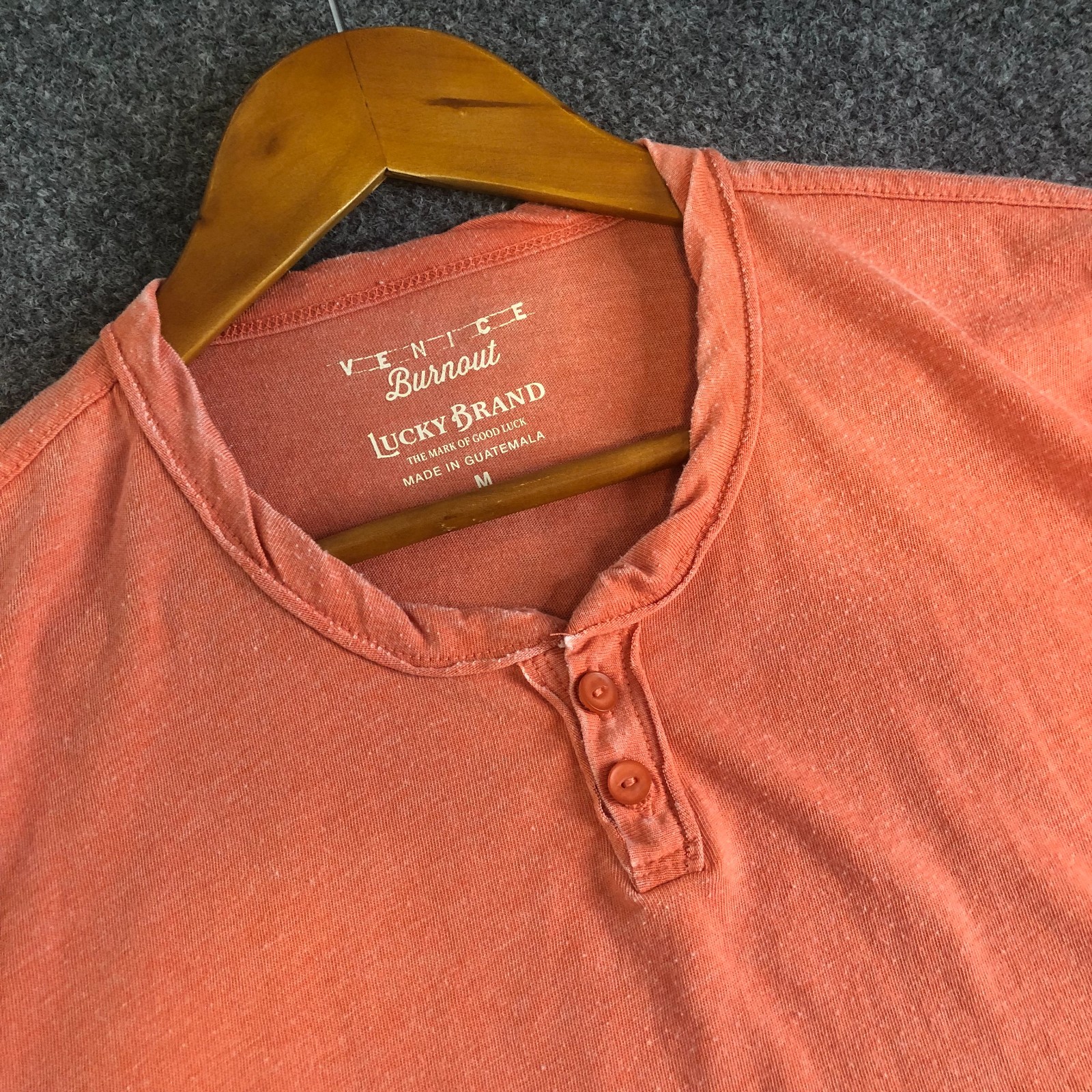 Lucky Brand Venice Burnout Shirt Mens Medium Peach Salmon Henley Short Sleeve