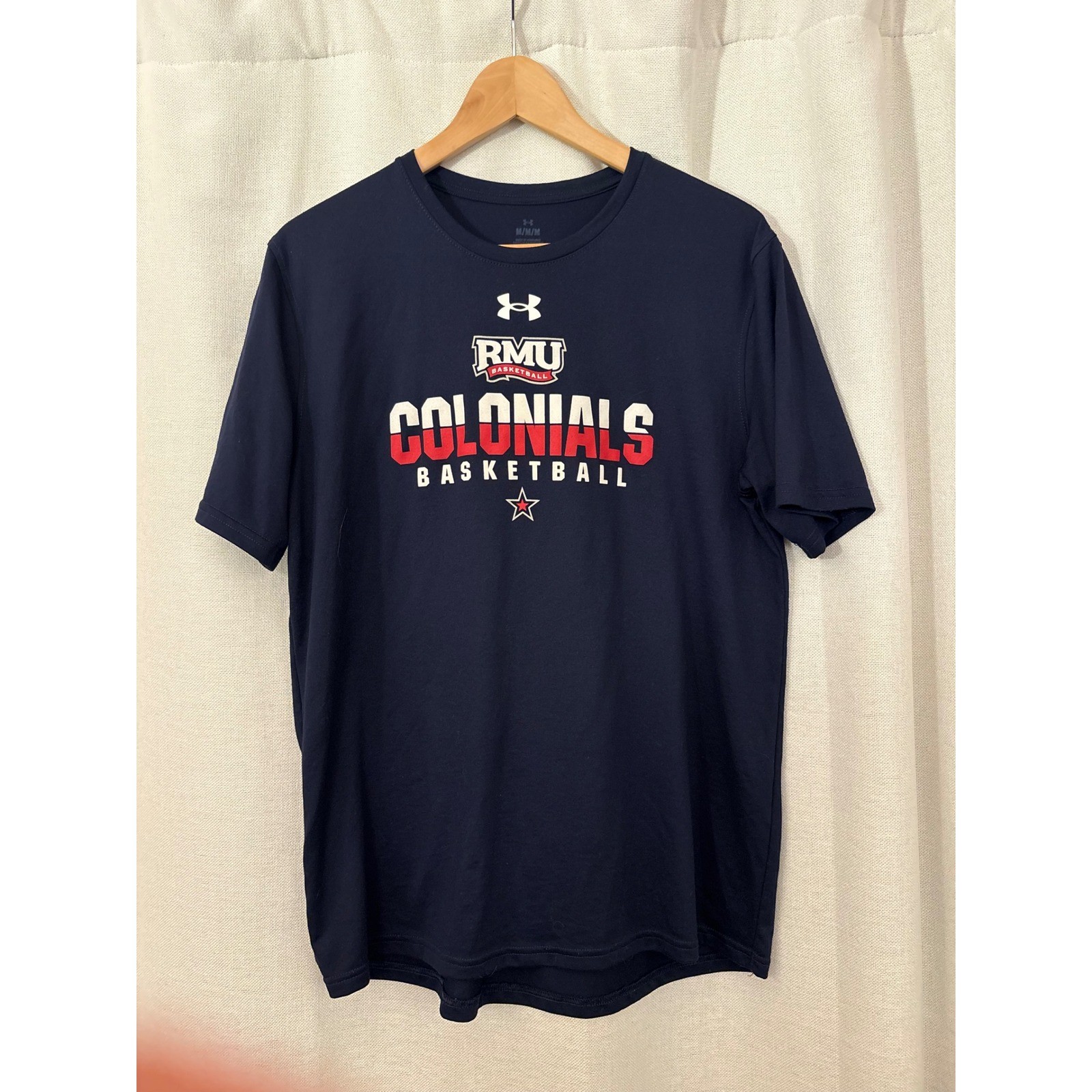 Under Armour RMU Colonials Basketball Mens Medium Navy Blue Graphic T-Shirt